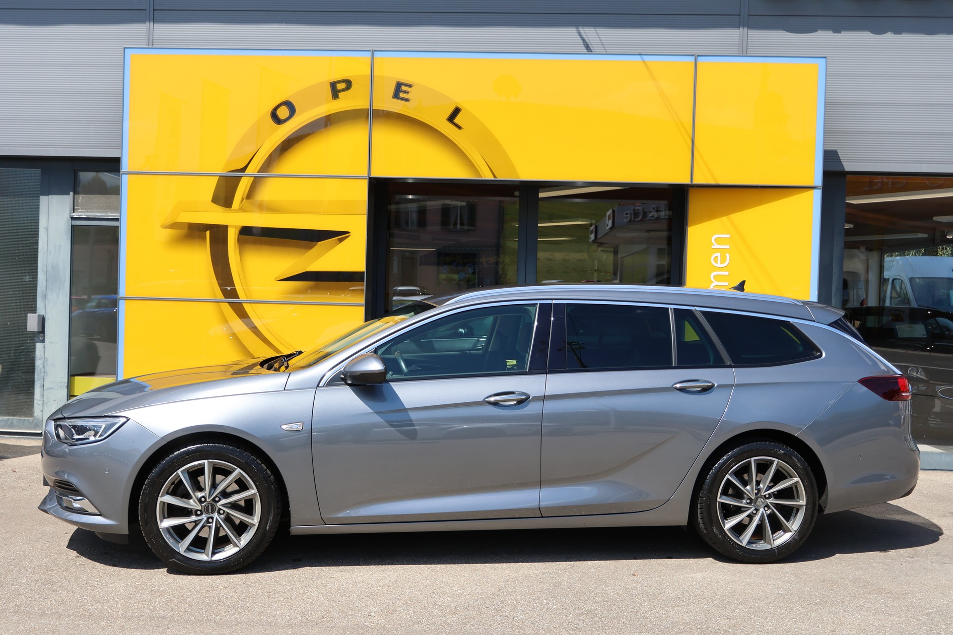 OPEL Insignia 1.5 T Sports Tourer Edition Automatic-image-1