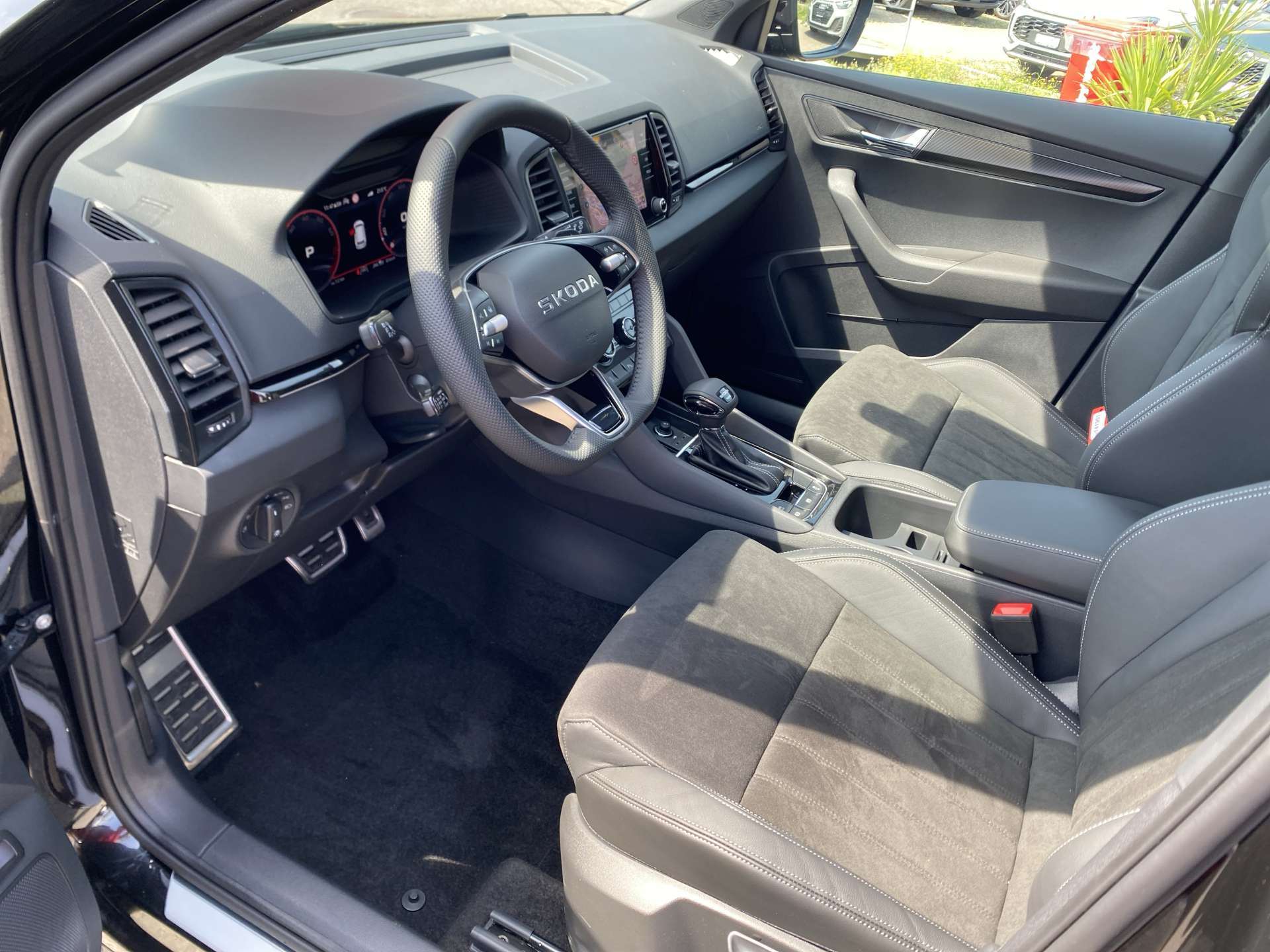 SKODA Karoq 2.0 TSi SportLine 4x4 DSG-Automat-showroom-element-3