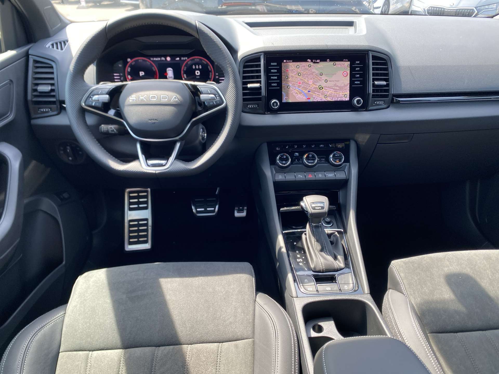 SKODA Karoq 2.0 TSi SportLine 4x4 DSG-Automat-showroom-element-2