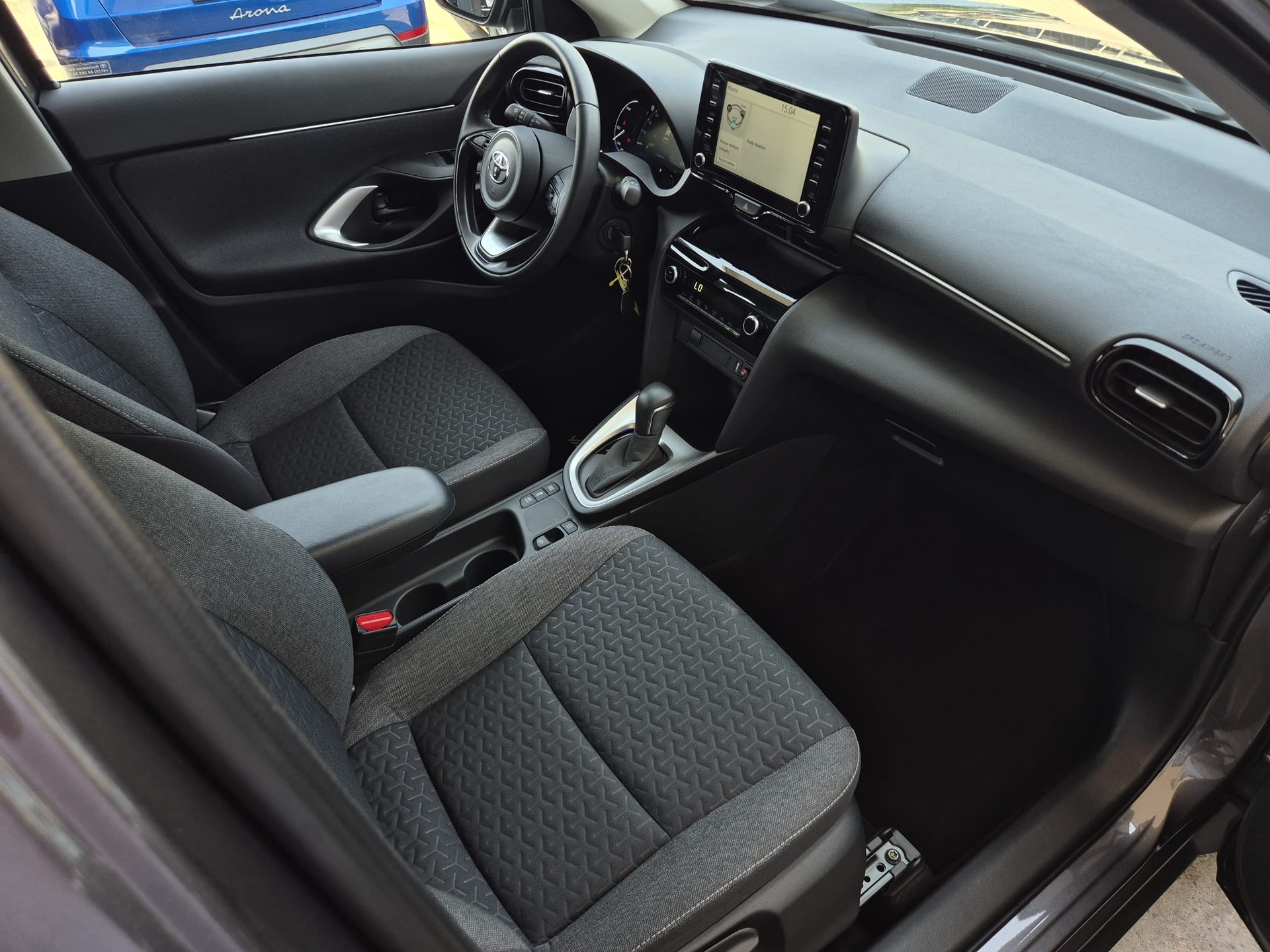 TOYOTA Yaris Cross 1.5 Comfort e-CVT-image-11