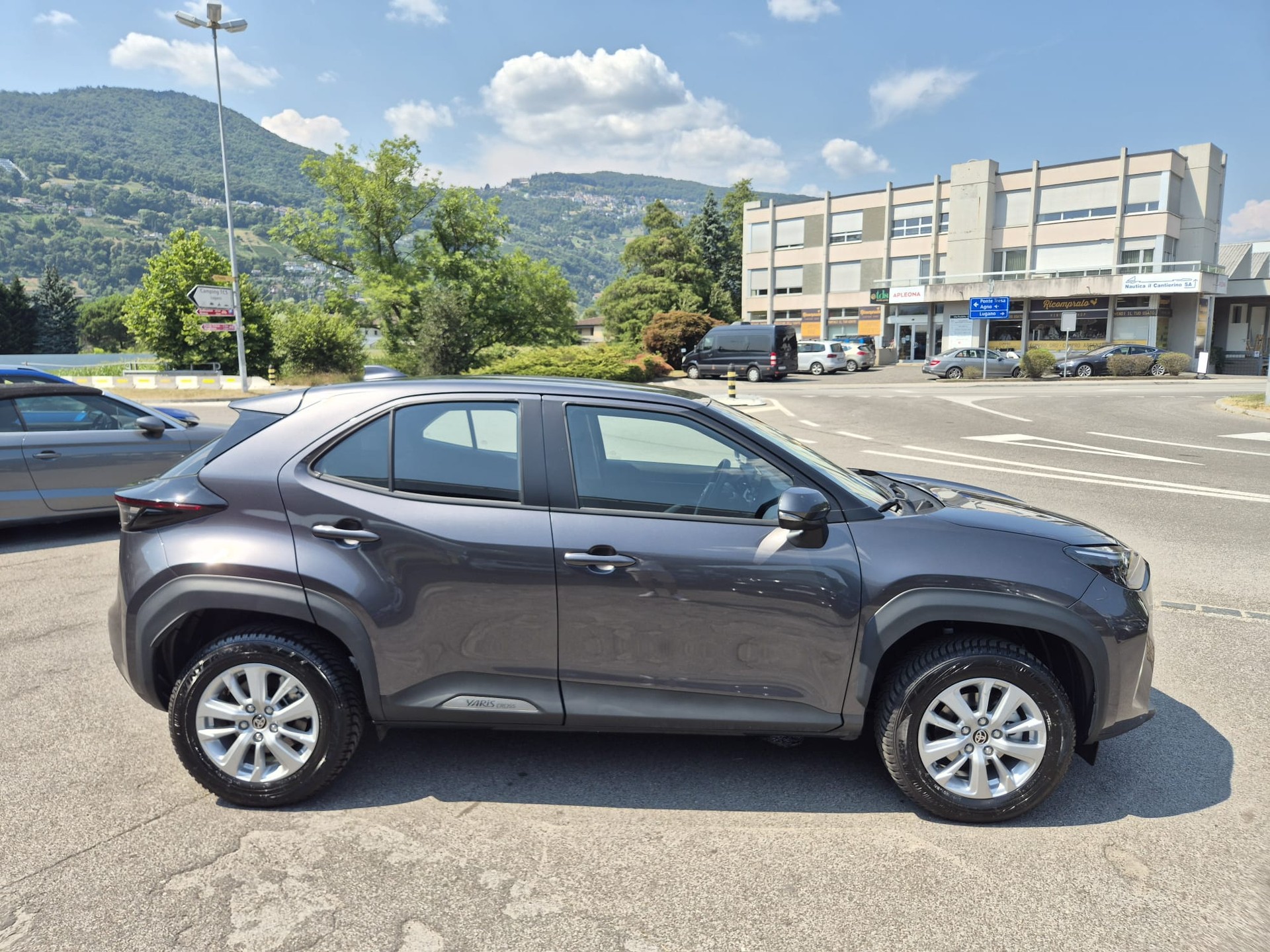 TOYOTA Yaris Cross 1.5 Comfort e-CVT-image-4