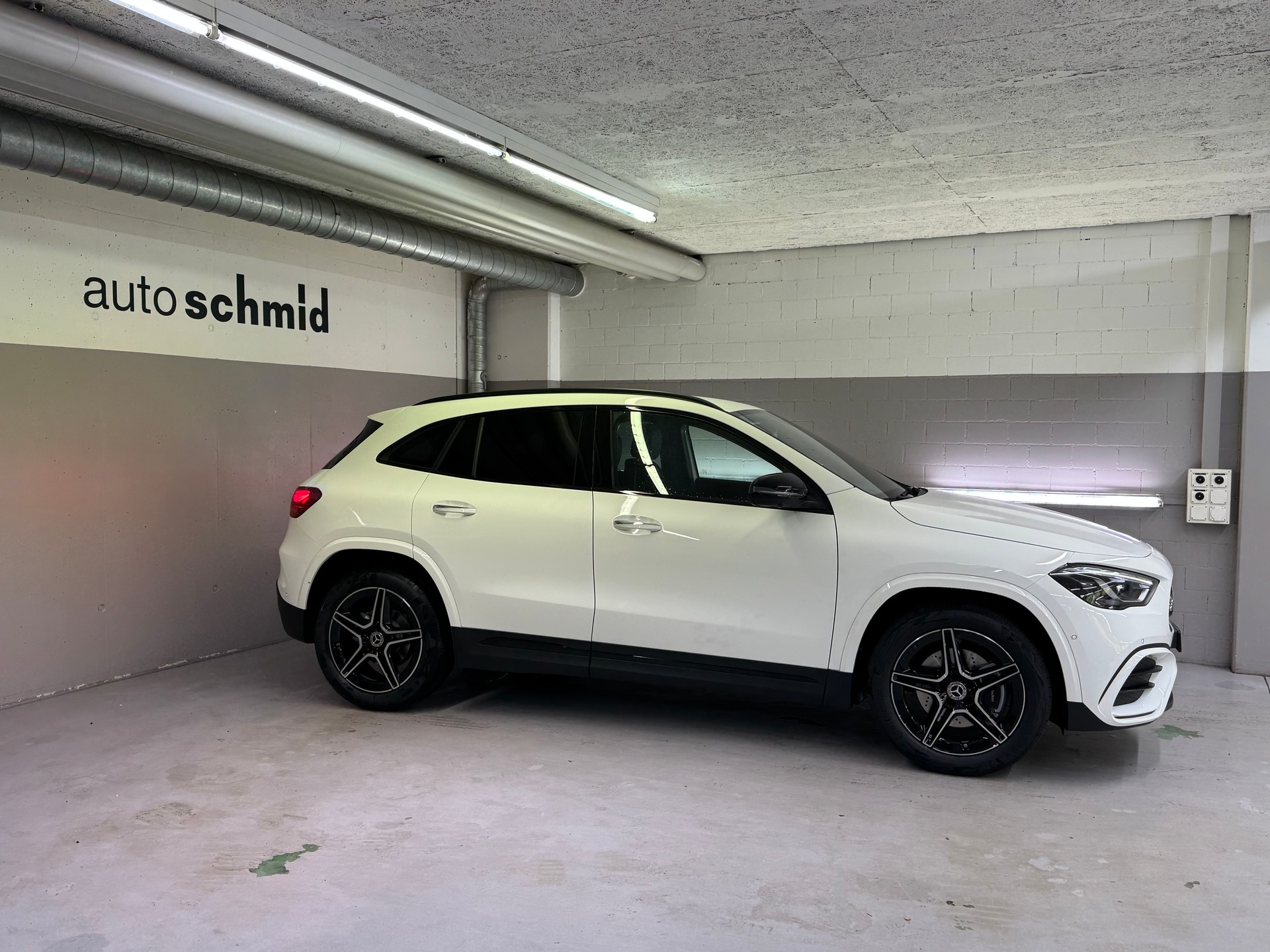 MERCEDES-BENZ GLA 200 Night Star 7G-DCT-image-2