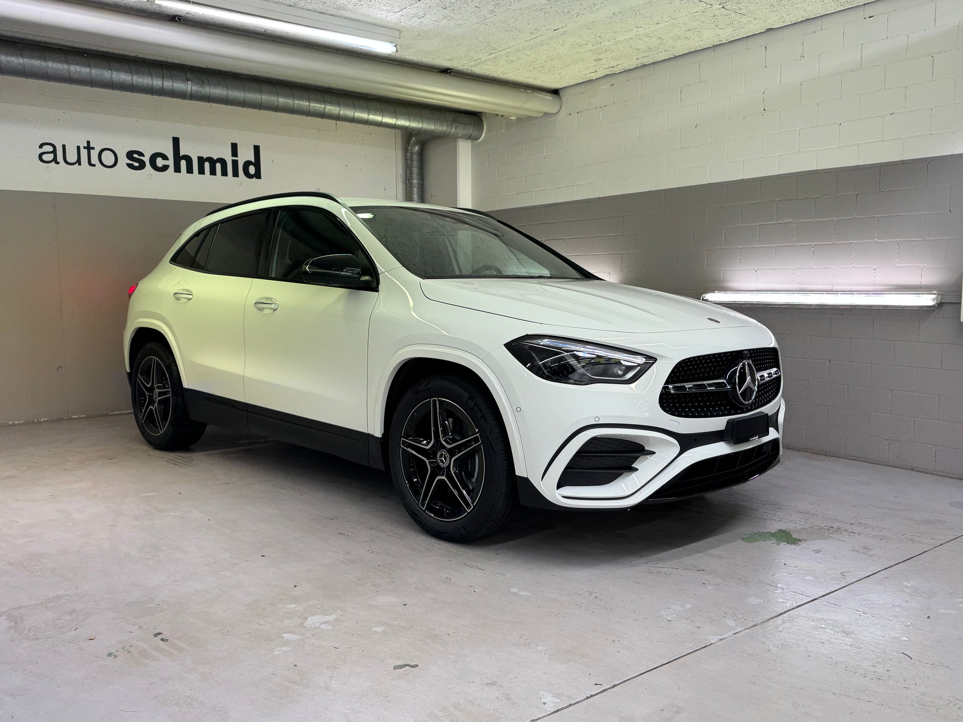 MERCEDES-BENZ GLA 200 Night Star 7G-DCT-image-0