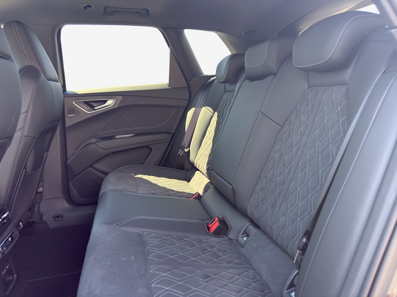 AUDI Q4 e-tron SUV quattro performance-image-12