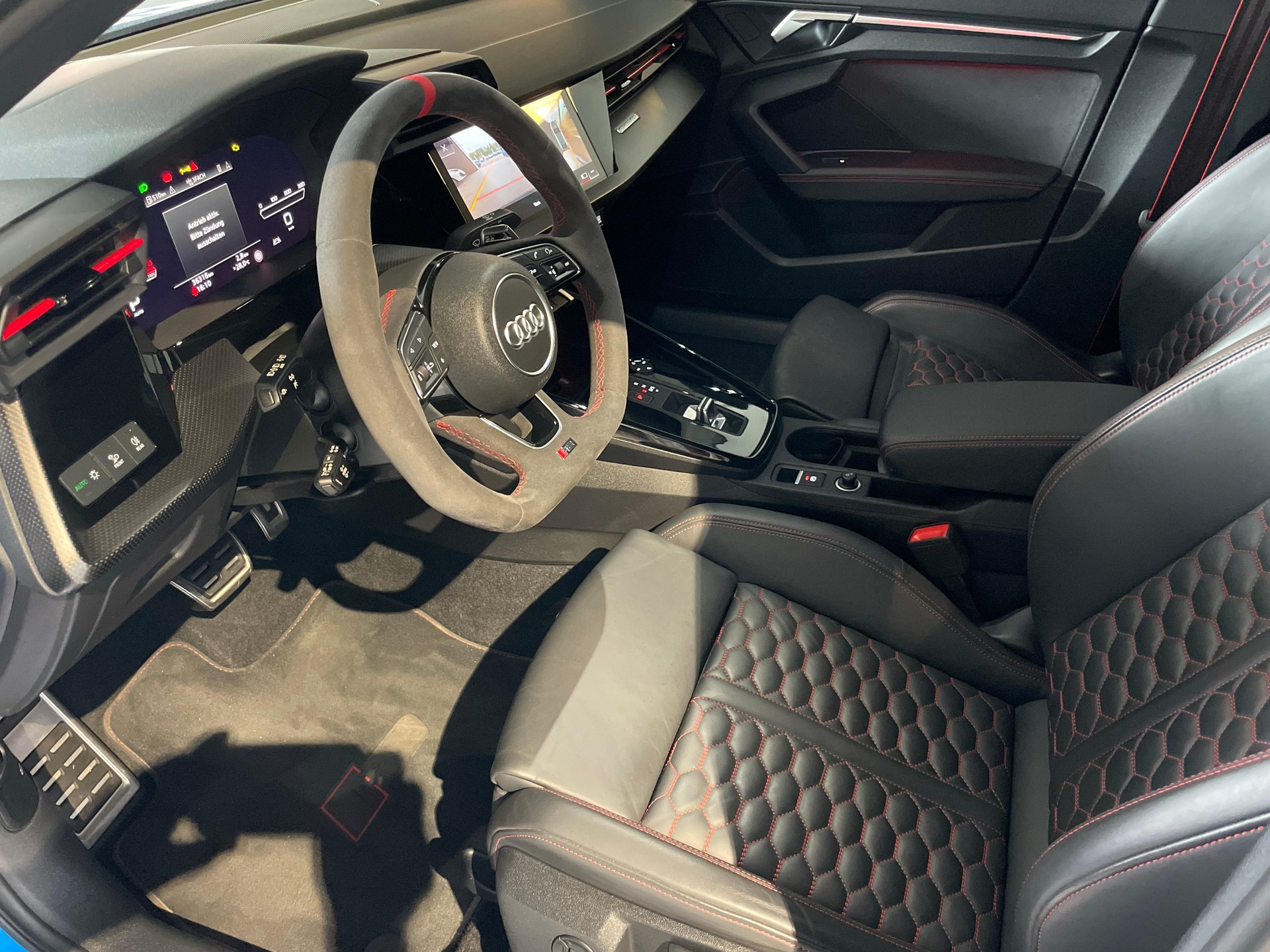 AUDI RS3 Limousine 2.5 TFSI quattro S-Tronic-image-6