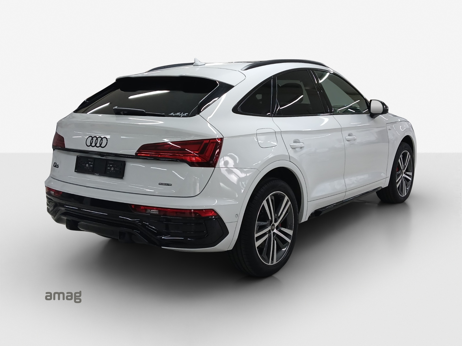 AUDI Q5 Sportback 40 TDI Blackedition quattro S-tronic-image-4