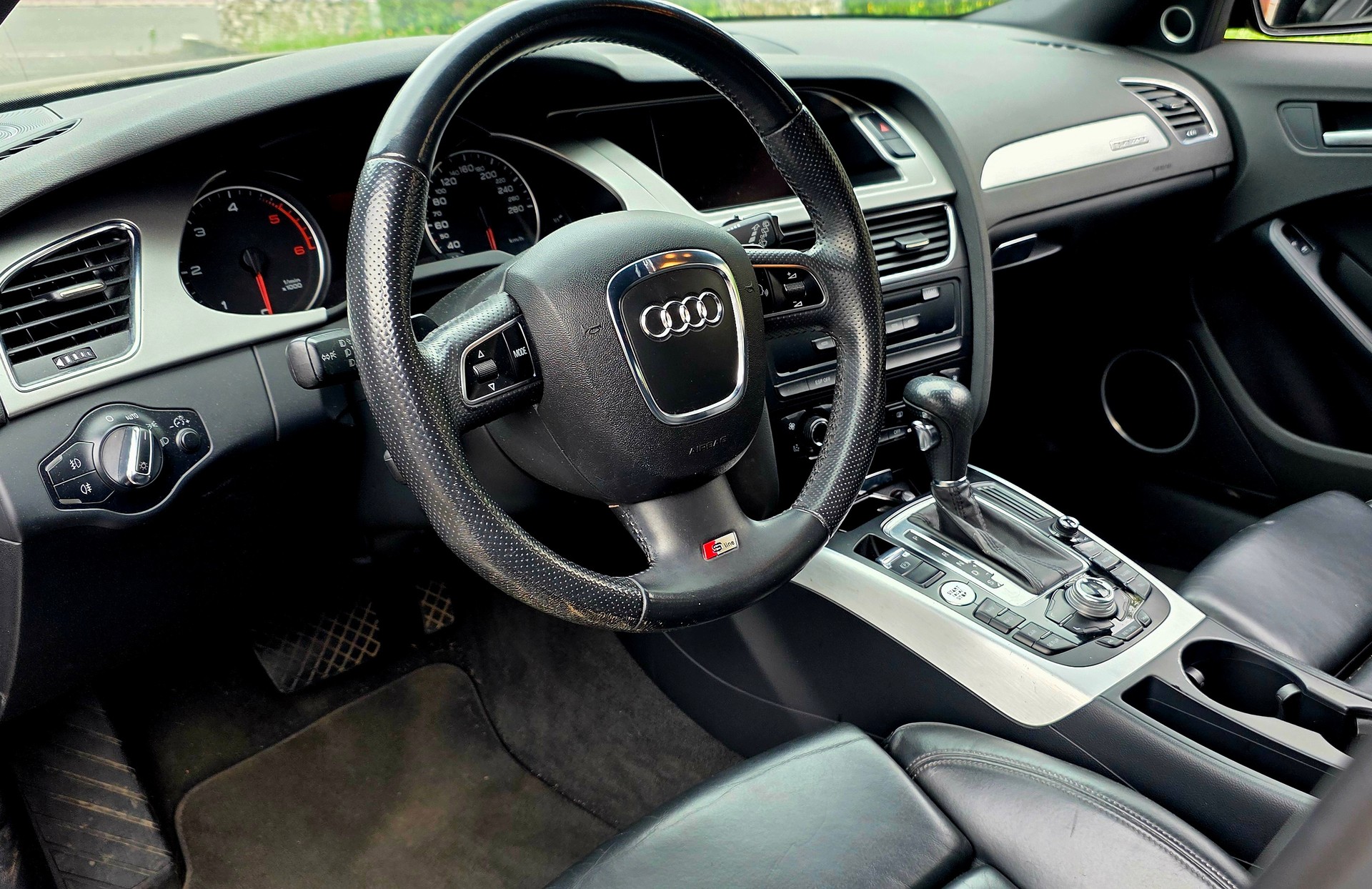 AUDI A4 Avant 3.0 TDI quattro tiptronic-image-10