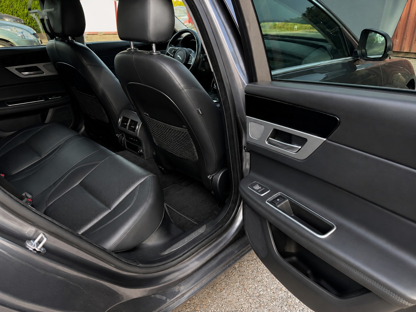 JAGUAR XF Sportbrake 25d Prestige AWD Automatic-image-12