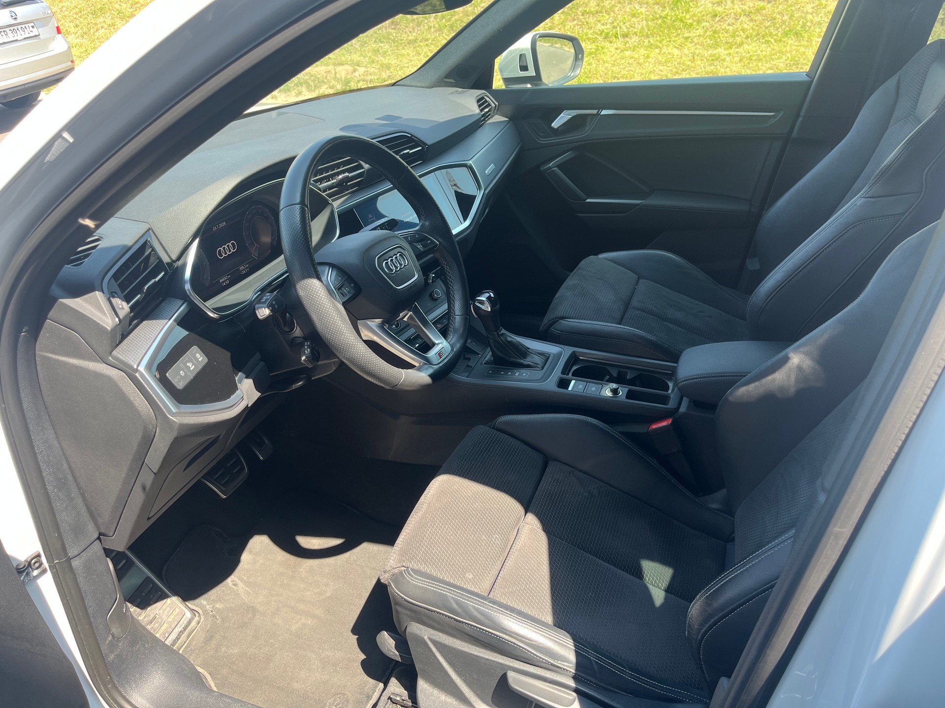 AUDI Q3 35 TFSI S line Attraction S-tronic-image-5