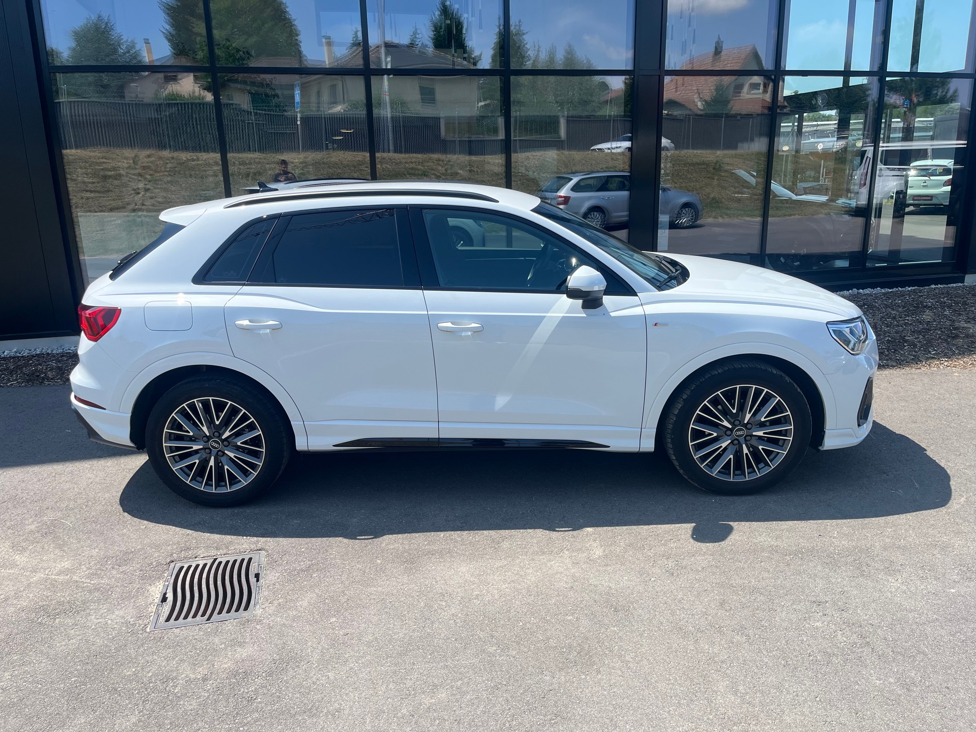 AUDI Q3 35 TFSI S line Attraction S-tronic-image-1