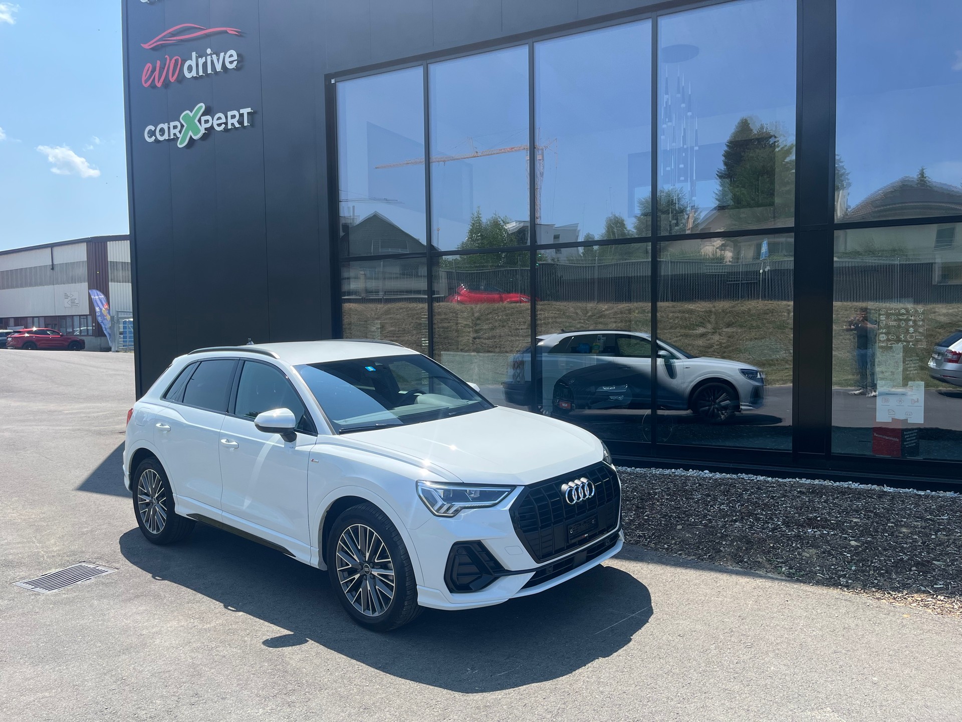 AUDI Q3 35 TFSI S line Attraction S-tronic-image-0