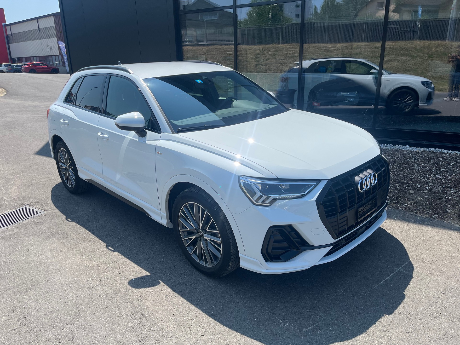AUDI Q3 35 TFSI S line Attraction S-tronic-image-4