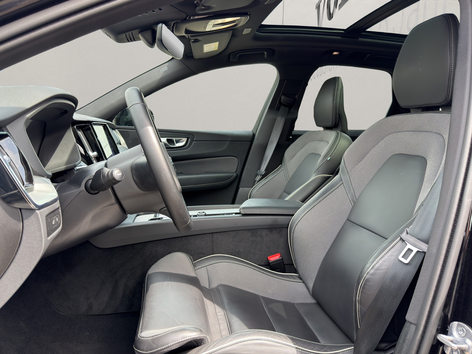 VOLVO XC60 2.0 T6 TE Plus Dark eAWD .-image-9