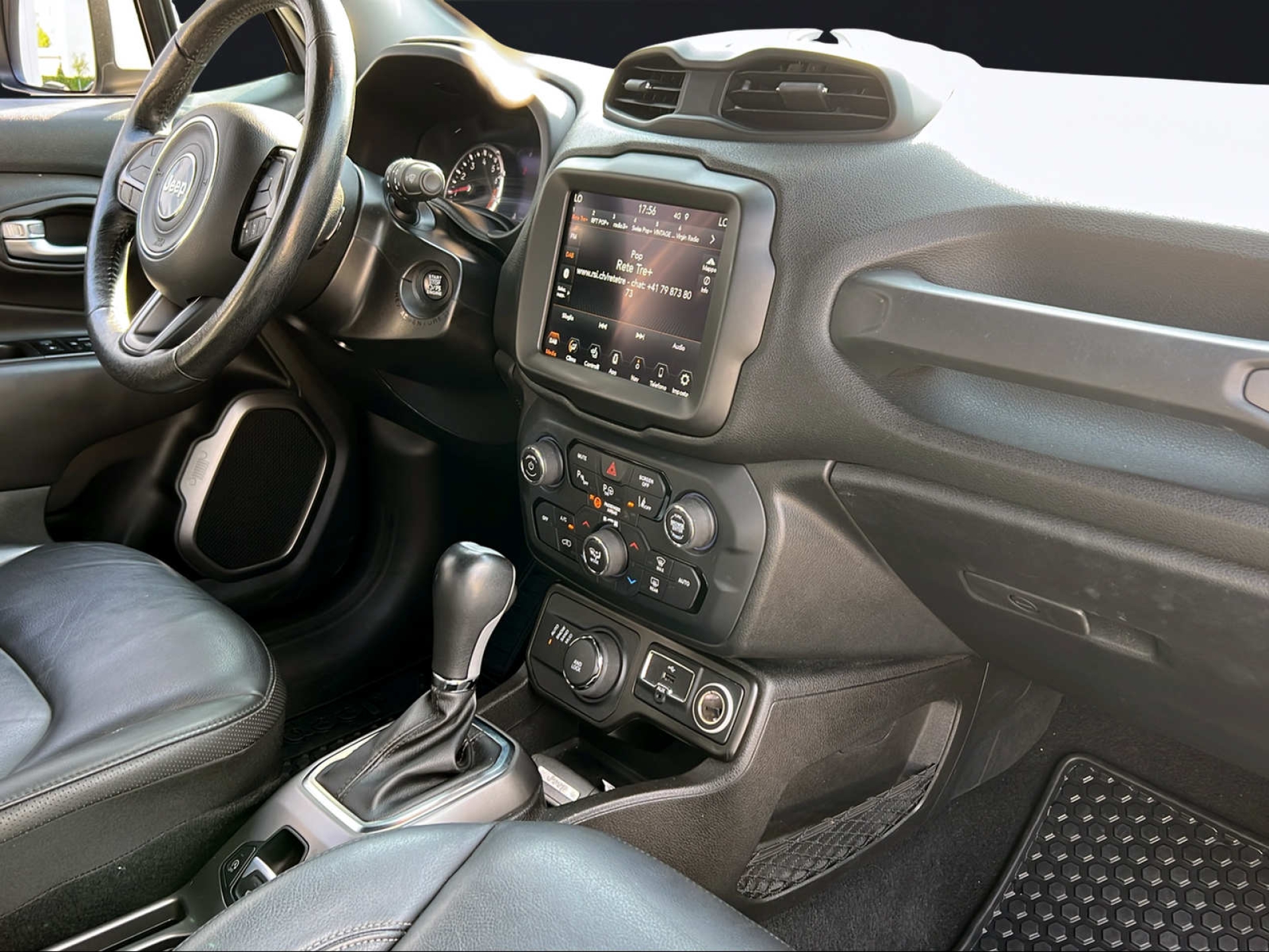 JEEP Renegade 1.3 Turbo S AWD-image-9