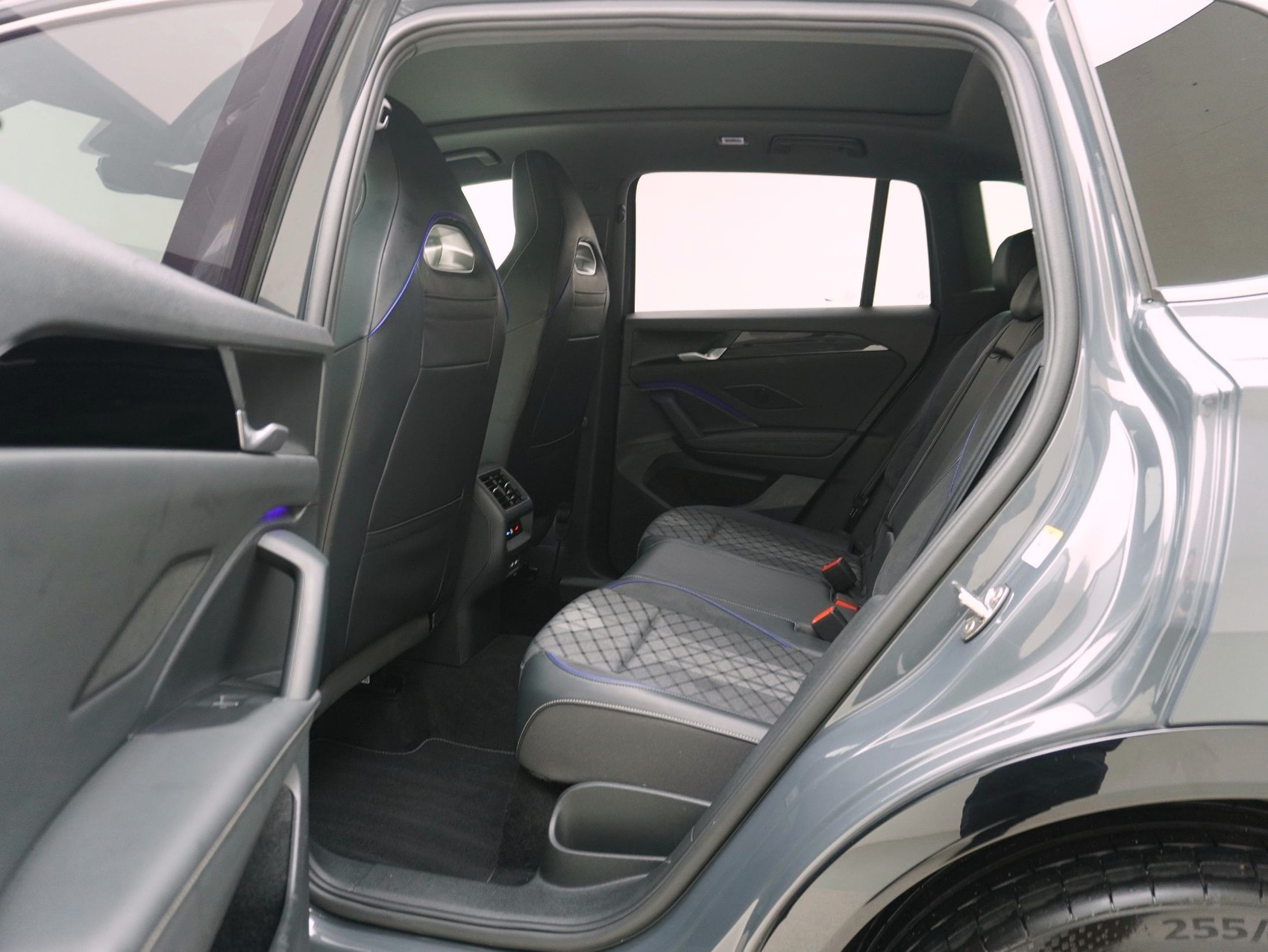 VW Tiguan 2.0 TSI DSG R-Line 4Motion-image-11