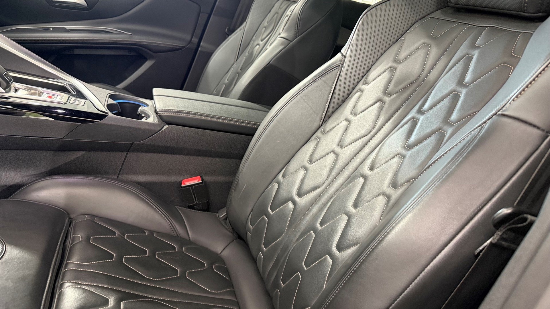PEUGEOT 3008 2.0 BlueHDi 180 GT-image-5