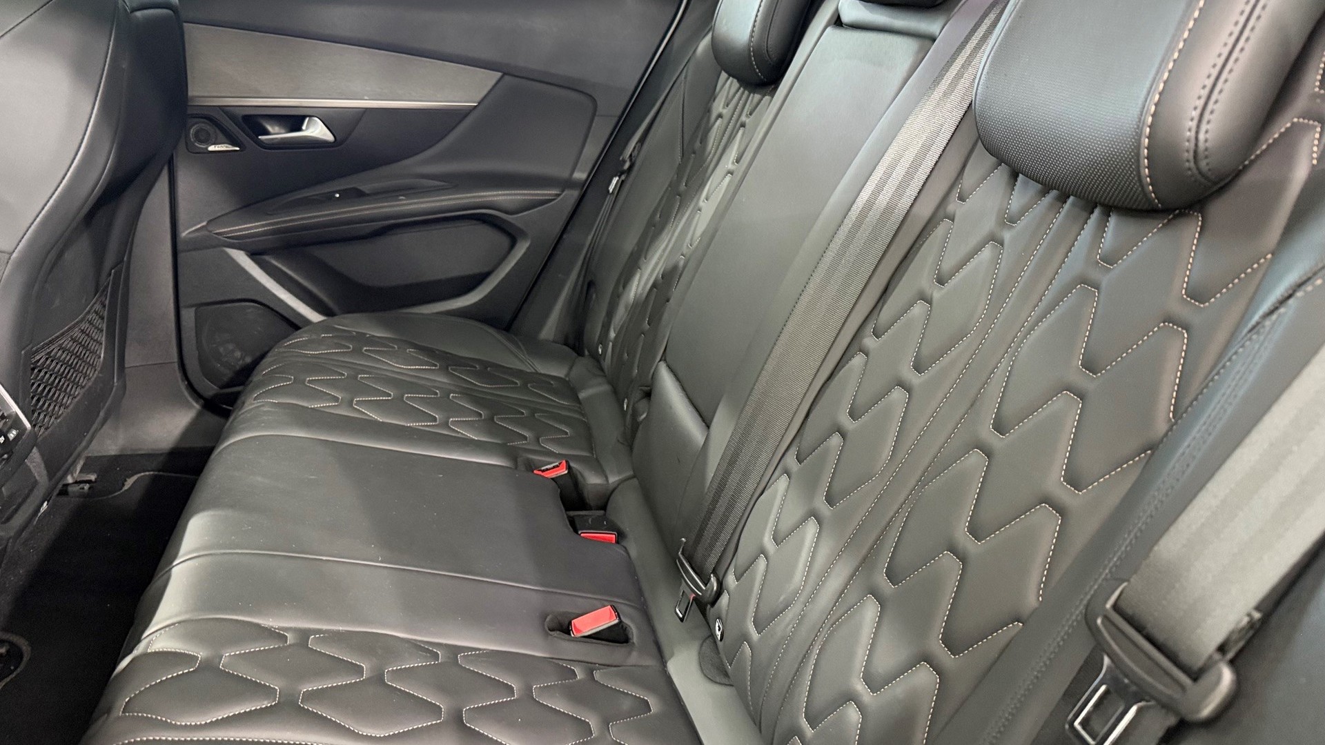 PEUGEOT 3008 2.0 BlueHDi 180 GT-image-6