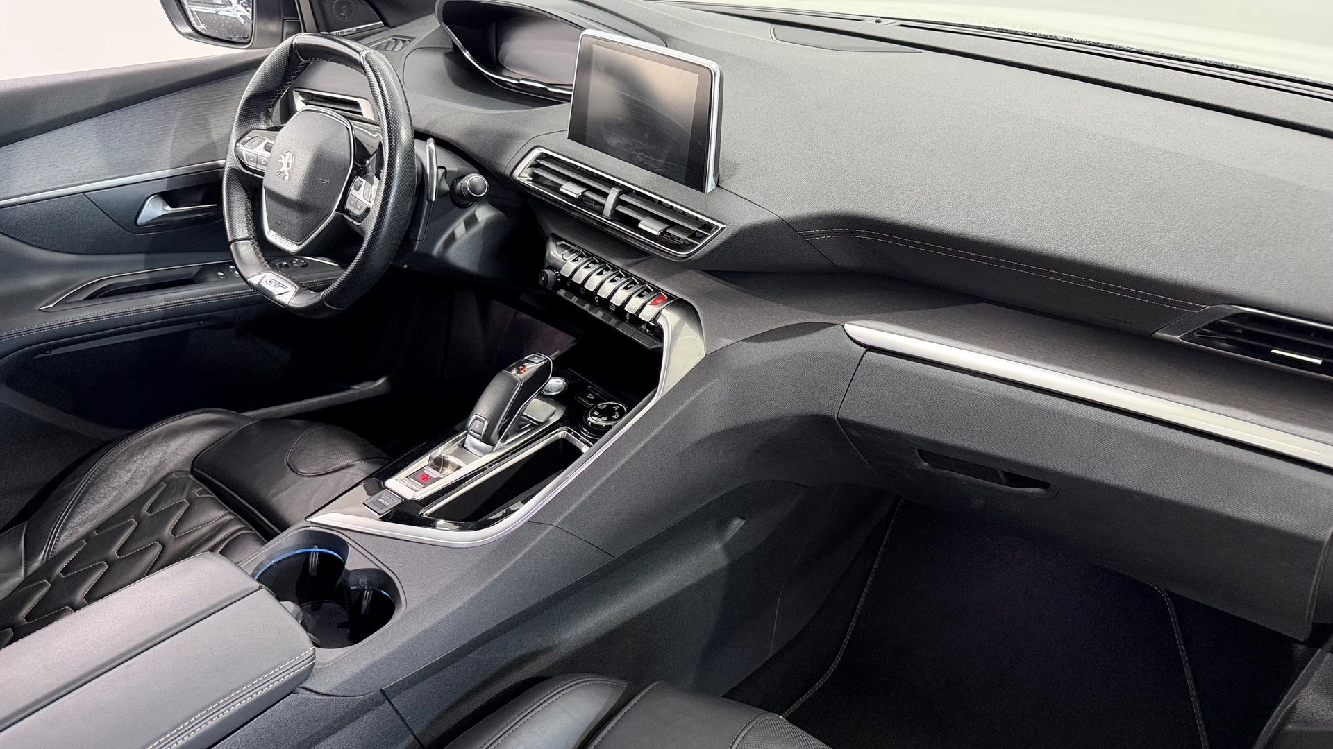 PEUGEOT 3008 2.0 BlueHDi 180 GT-image-3