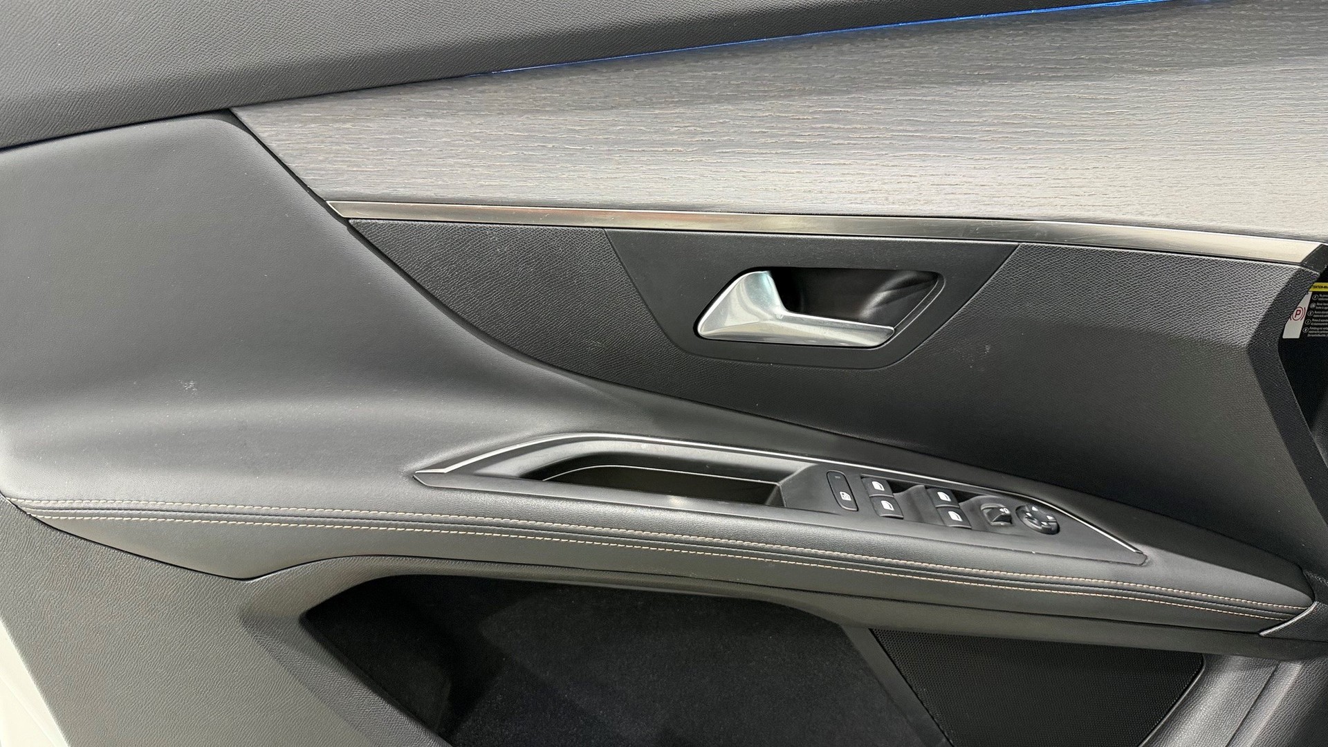 PEUGEOT 3008 2.0 BlueHDi 180 GT-image-13