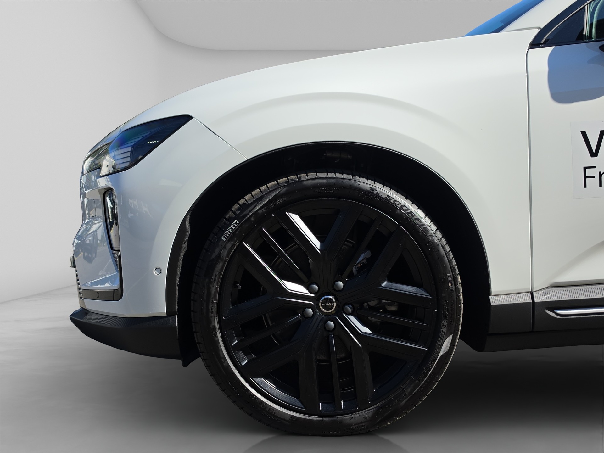 VOLVO EX60 Twin Ultra AWD-image-5