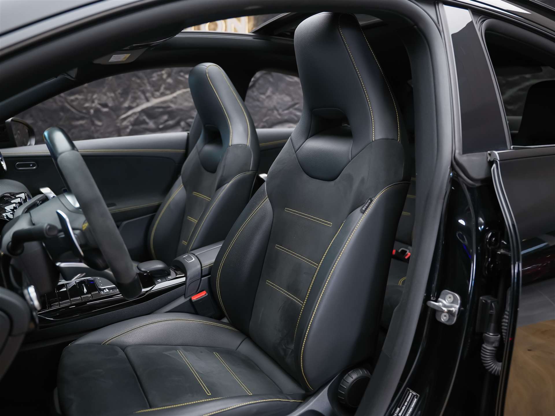 MERCEDES-BENZ CLA 45 S AMG 4Matic+ 8G-DCT *Aeropaket*Panorama*Multibeam LED*-image-8