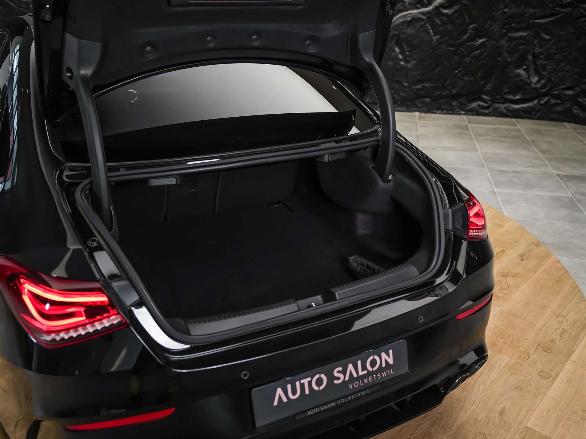 MERCEDES-BENZ CLA 45 S AMG 4Matic+ 8G-DCT *Aeropaket*Panorama*Multibeam LED*-image-40