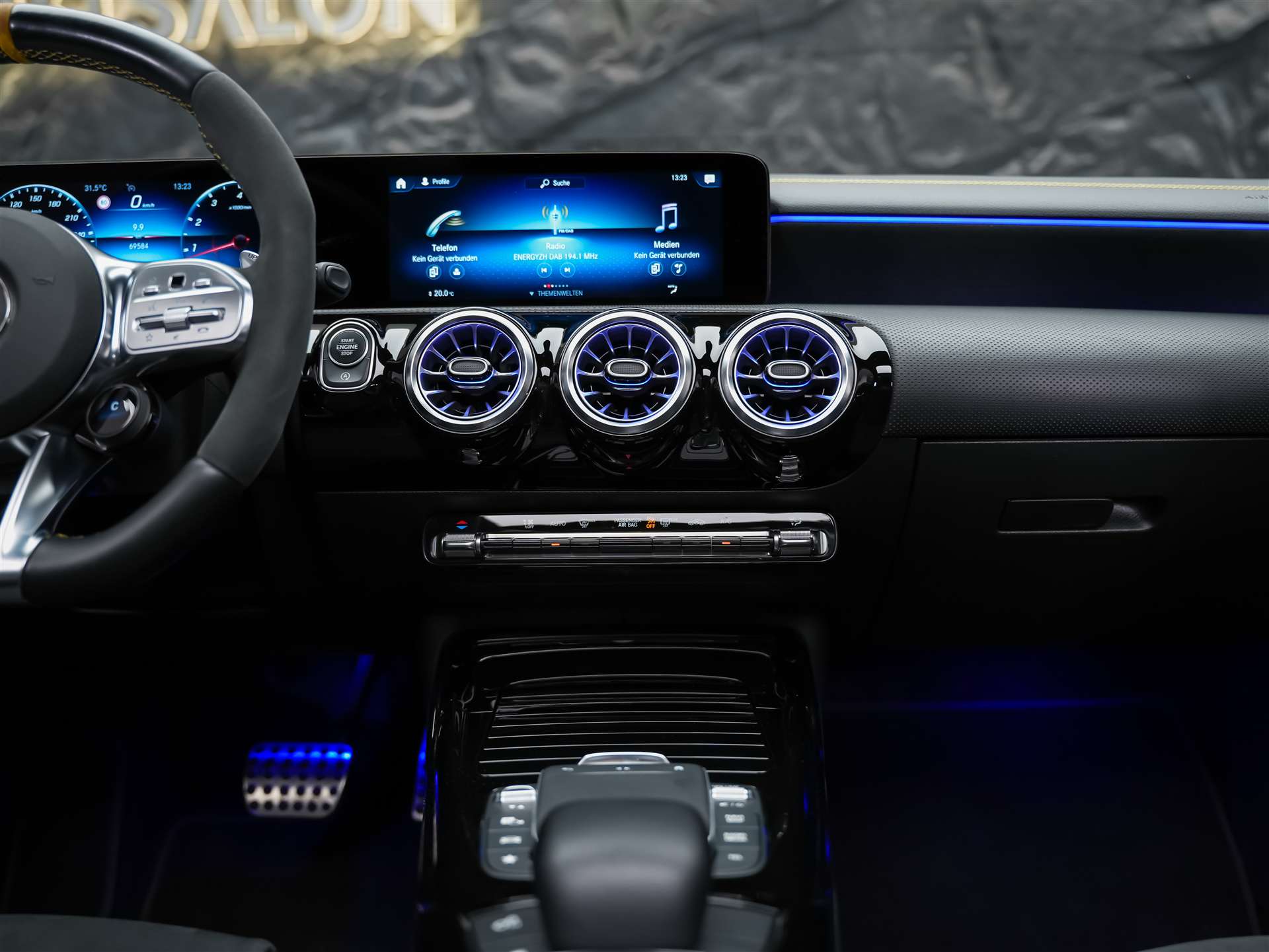 MERCEDES-BENZ CLA 45 S AMG 4Matic+ 8G-DCT *Aeropaket*Panorama*Multibeam LED*-image-18