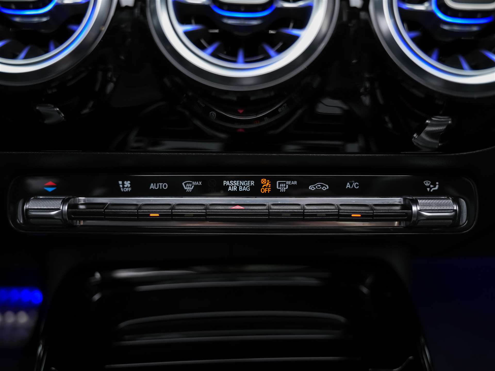 MERCEDES-BENZ CLA 45 S AMG 4Matic+ 8G-DCT *Aeropaket*Panorama*Multibeam LED*-image-21