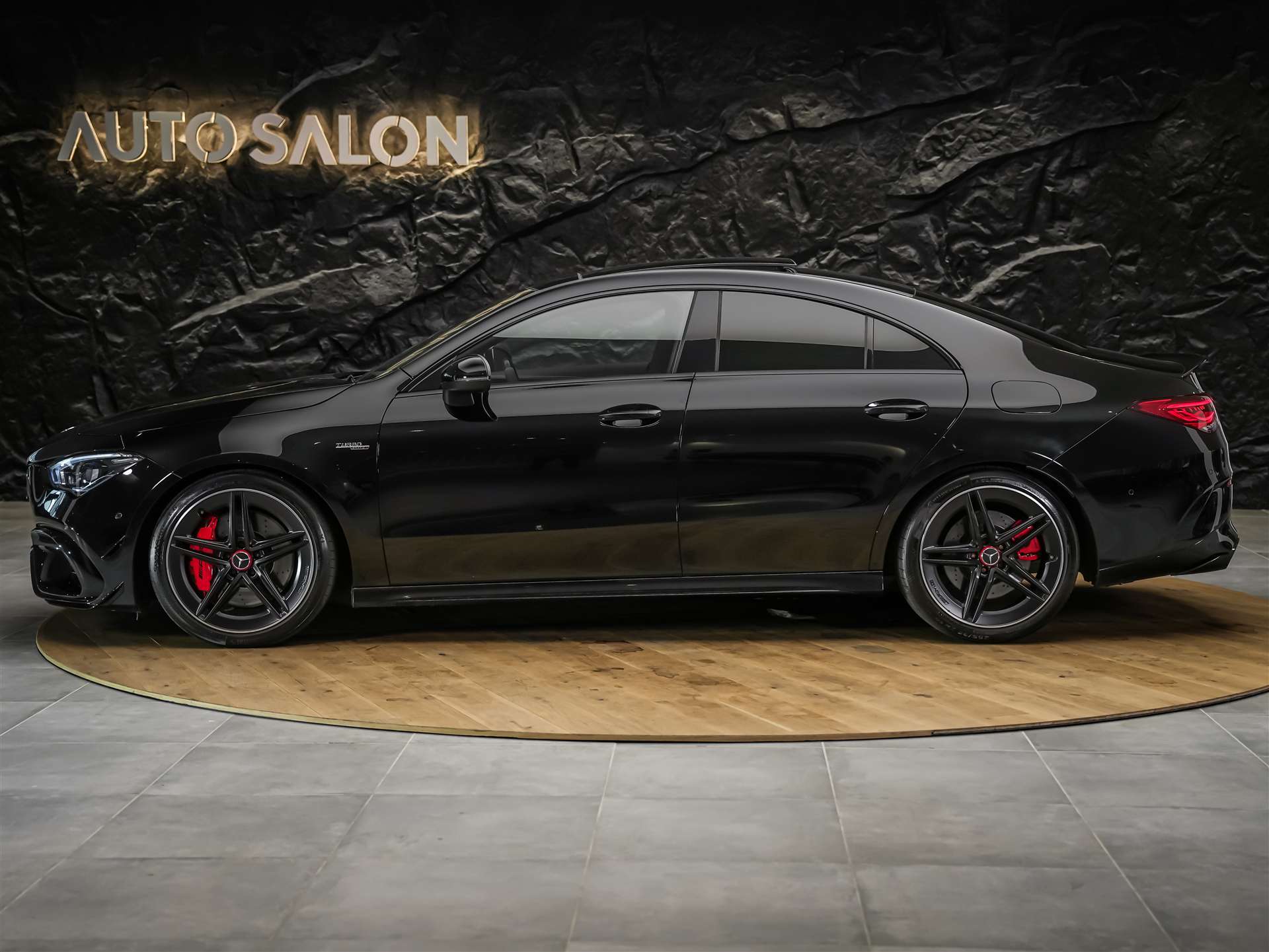 MERCEDES-BENZ CLA 45 S AMG 4Matic+ 8G-DCT *Aeropaket*Panorama*Multibeam LED*-image-1