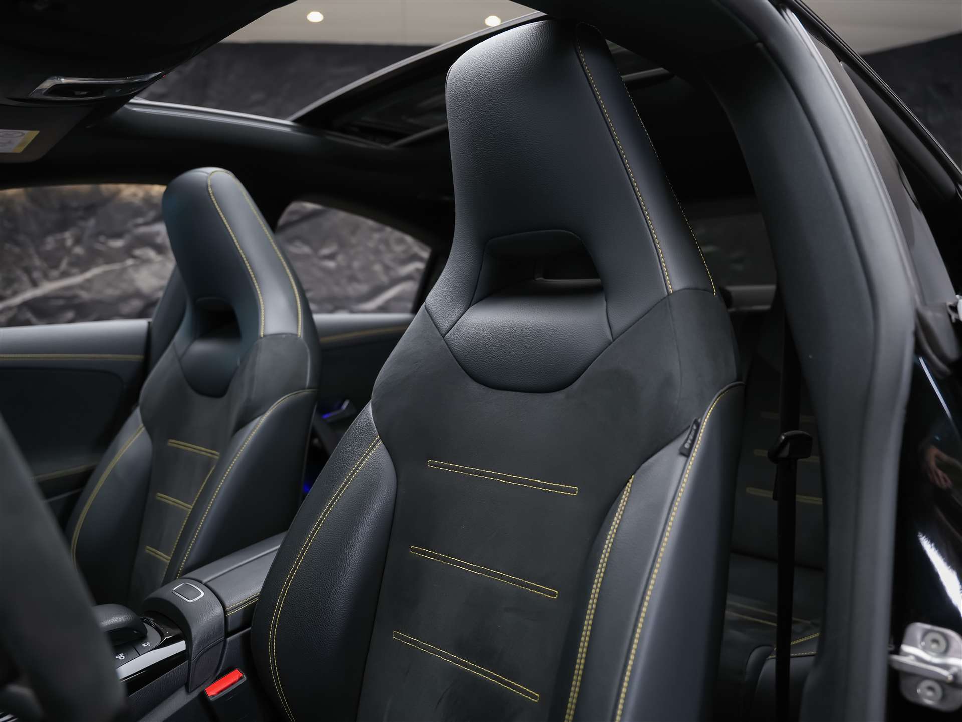 MERCEDES-BENZ CLA 45 S AMG 4Matic+ 8G-DCT *Aeropaket*Panorama*Multibeam LED*-image-9