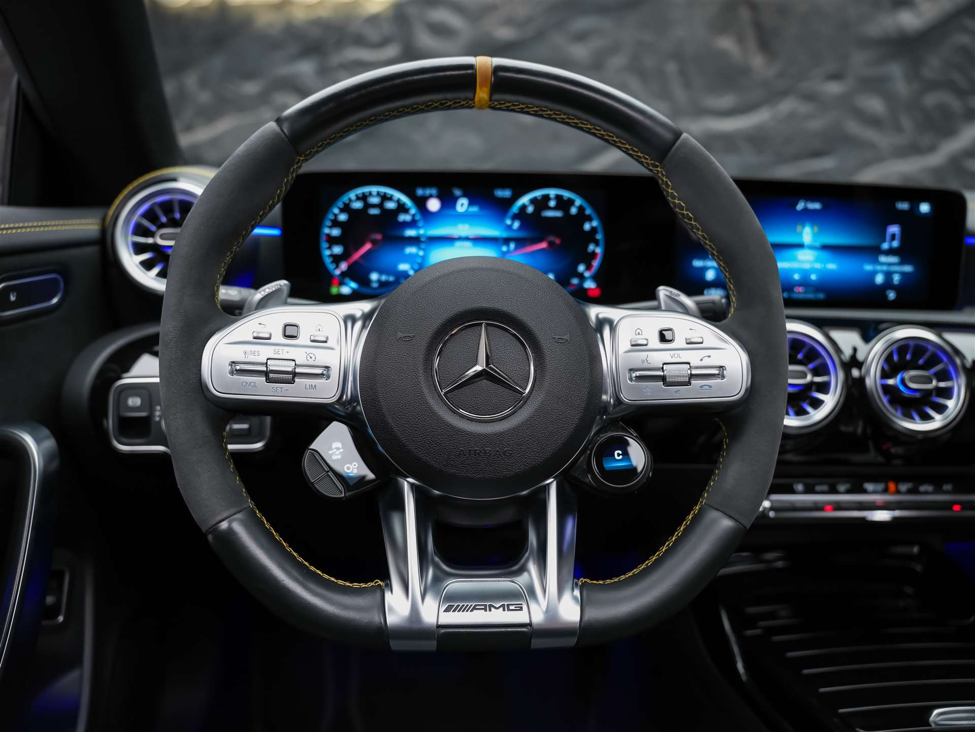 MERCEDES-BENZ CLA 45 S AMG 4Matic+ 8G-DCT *Aeropaket*Panorama*Multibeam LED*-image-25