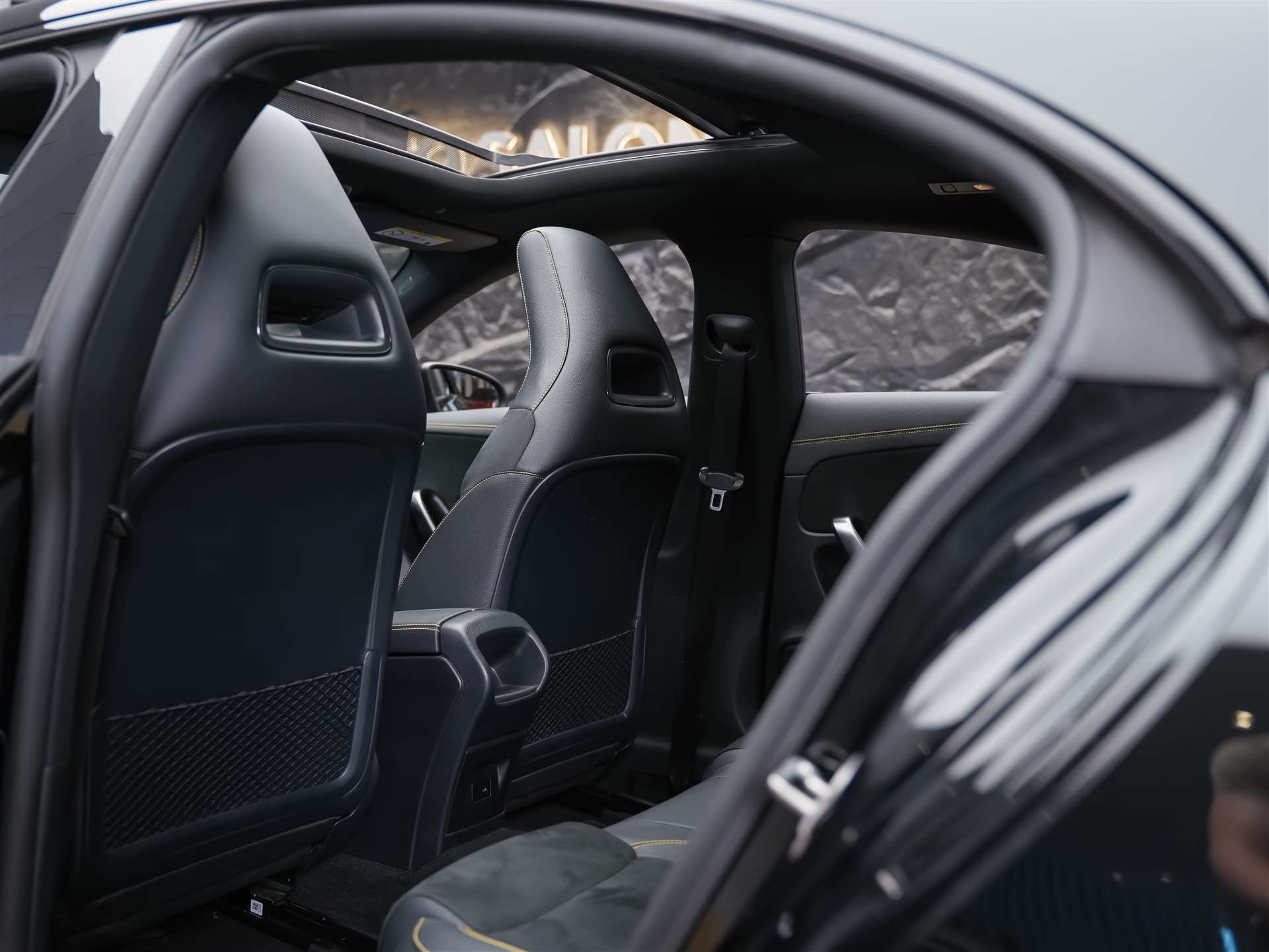 MERCEDES-BENZ CLA 45 S AMG 4Matic+ 8G-DCT *Aeropaket*Panorama*Multibeam LED*-image-11