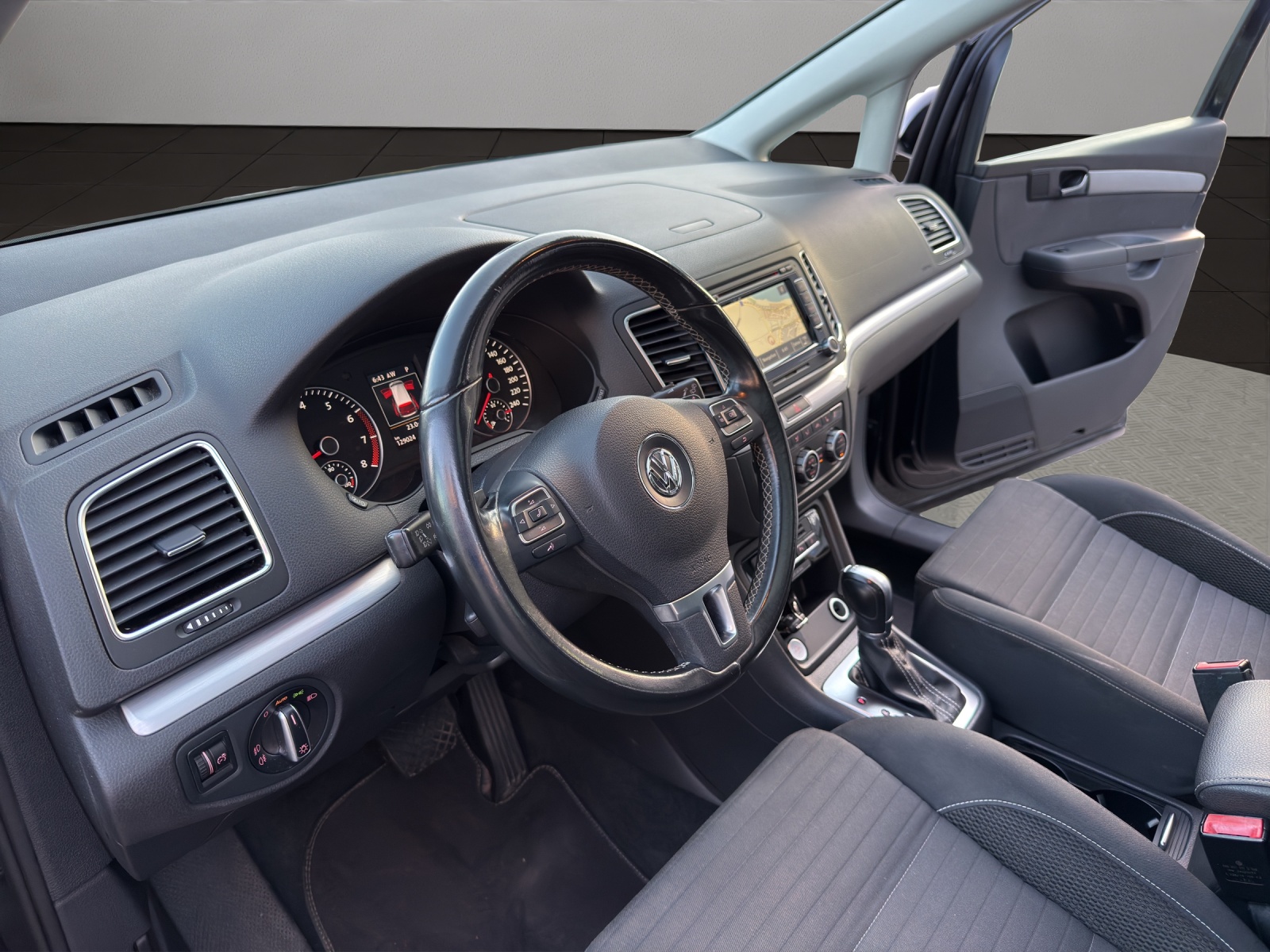 VW Sharan 2.0 TSI Cup DSG-image-9