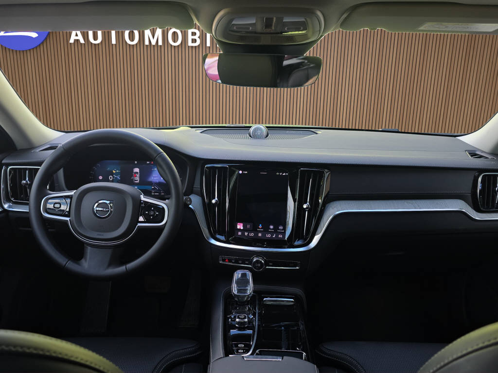 VOLVO V60 2.0 T6 TE Ultra Bright eAWD-image-16