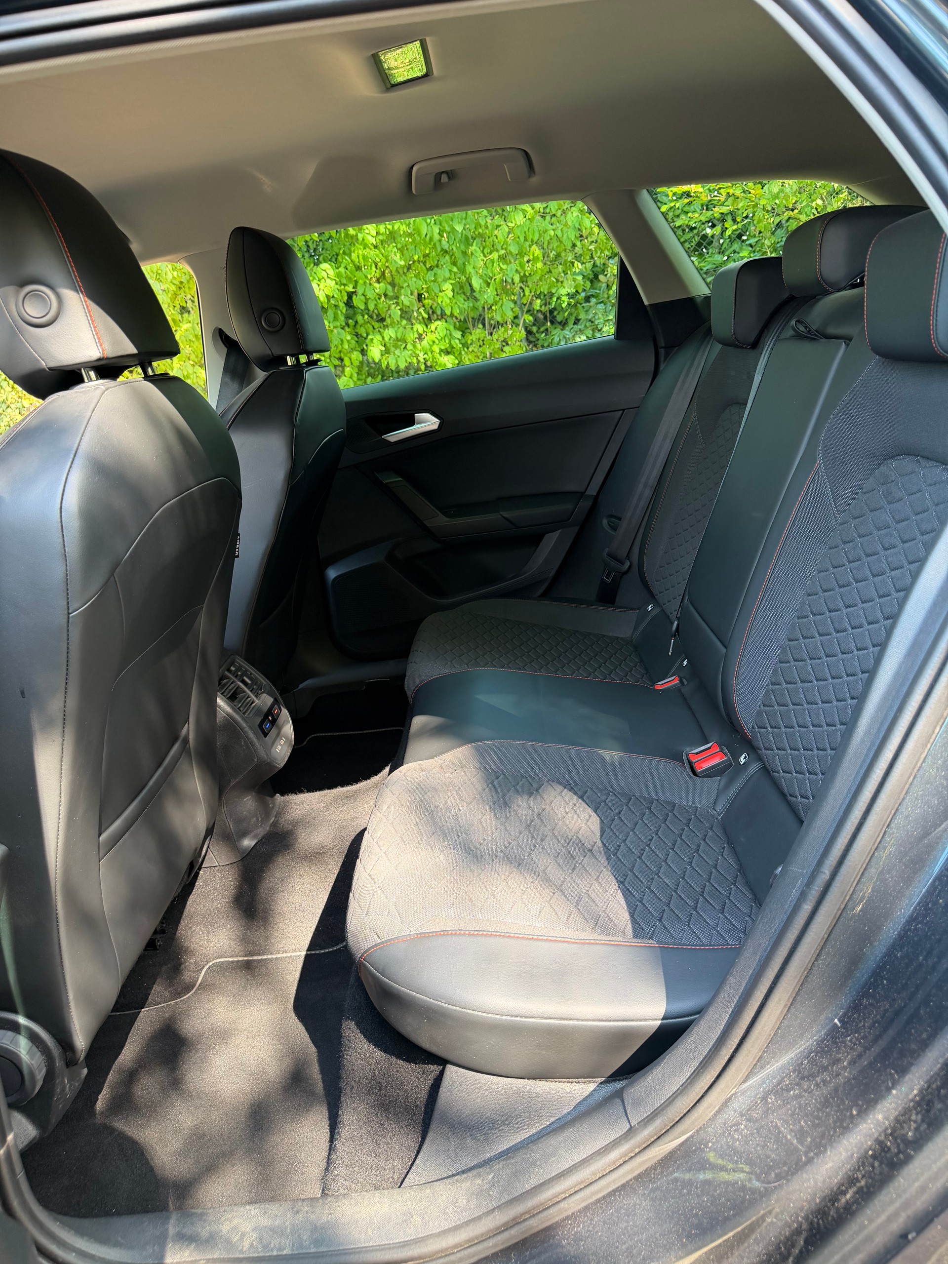 SEAT Leon ST 1.5 eTSI mHEV DSG FR-image-13