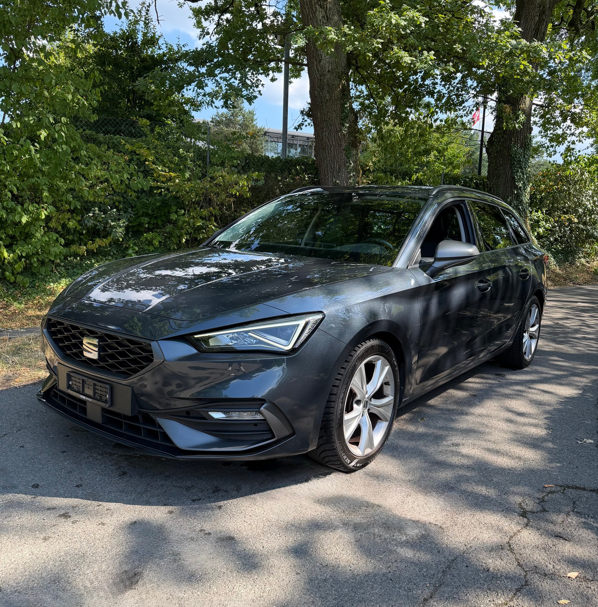 SEAT Leon ST 1.5 eTSI mHEV DSG FR-image-2