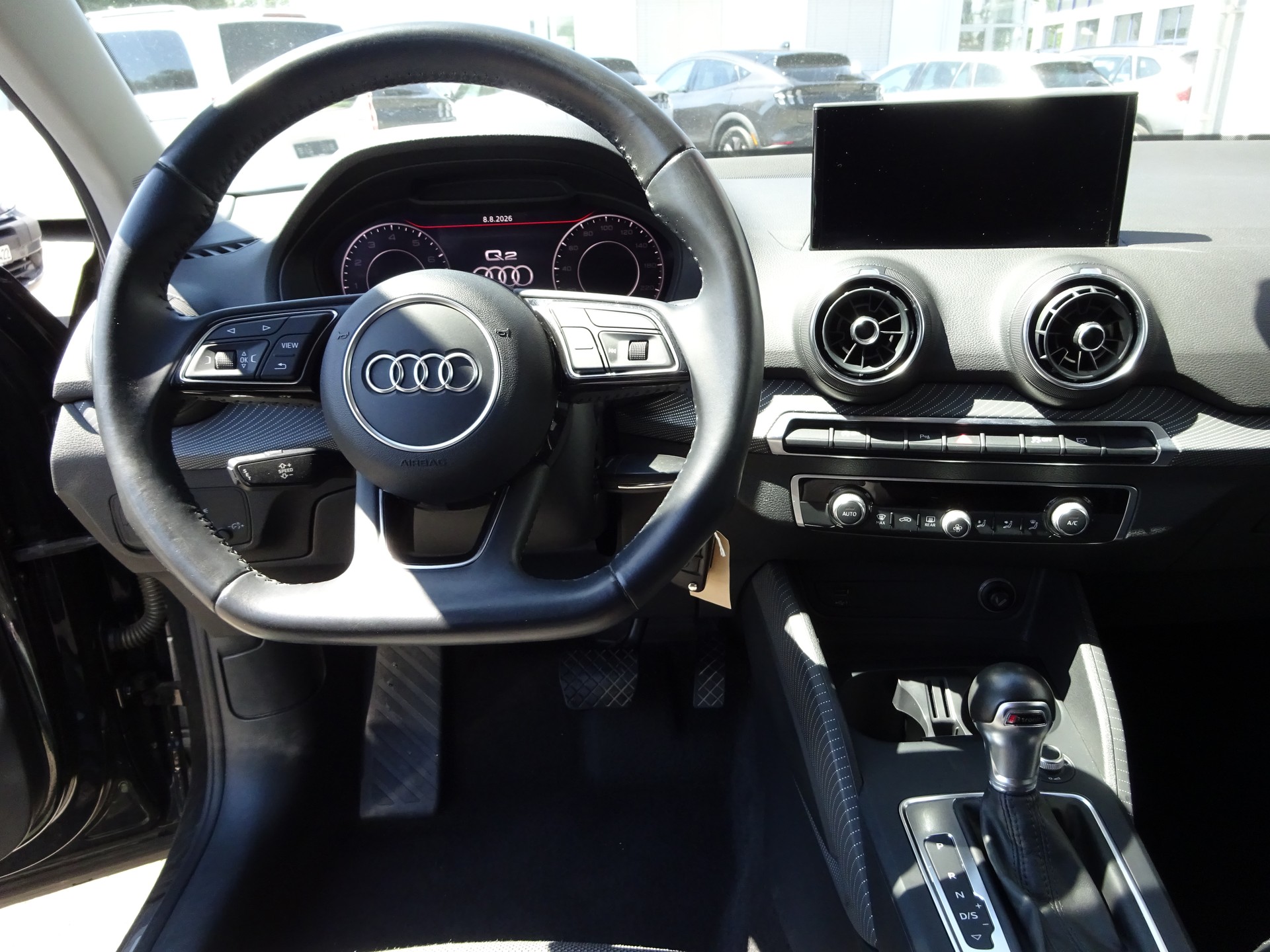 AUDI Q2 1.4 TFSI sport S-tronic-image-8