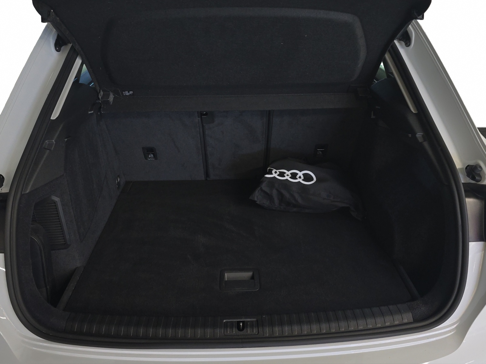 AUDI Q3 45 TFSI e S-tronic-image-12