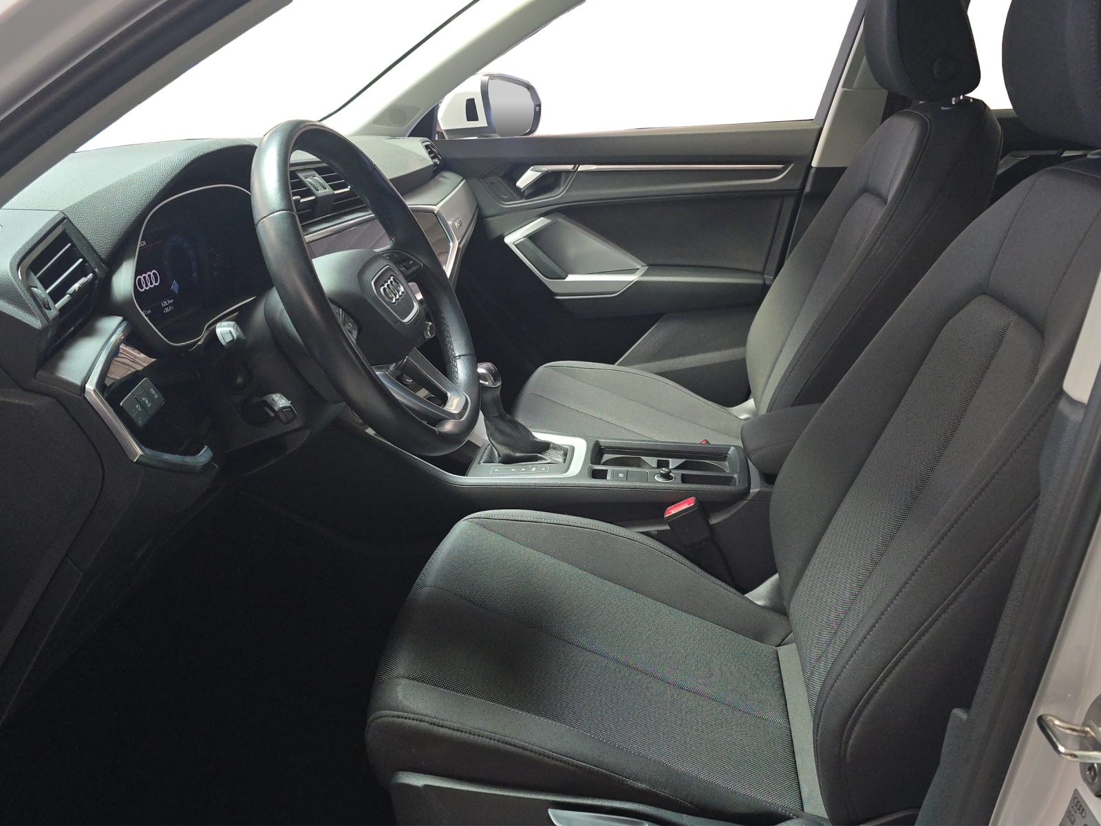 AUDI Q3 45 TFSI e S-tronic-image-9