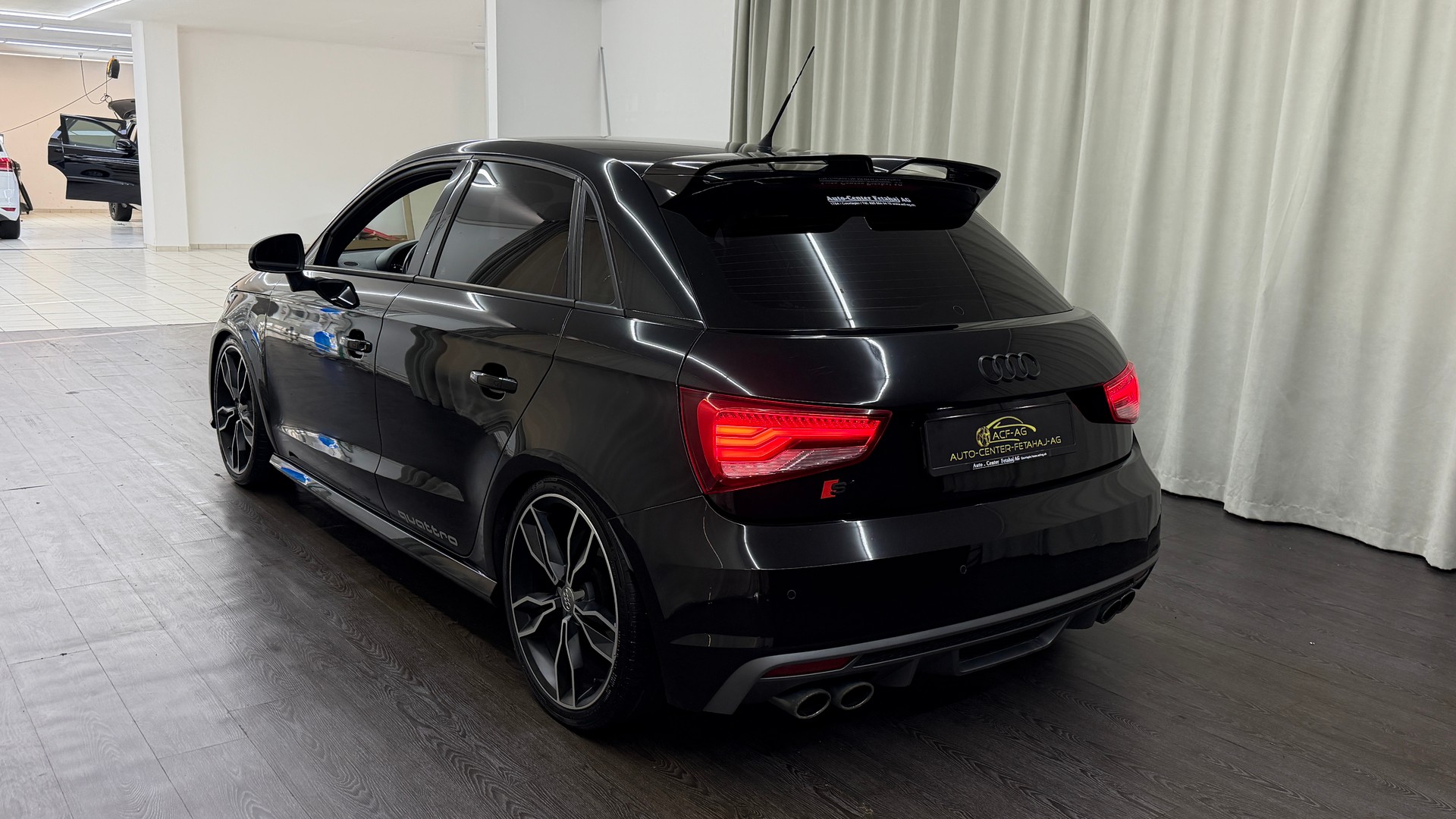 AUDI S1 Sportback 2.0 TFSI Sport quattro-image-5
