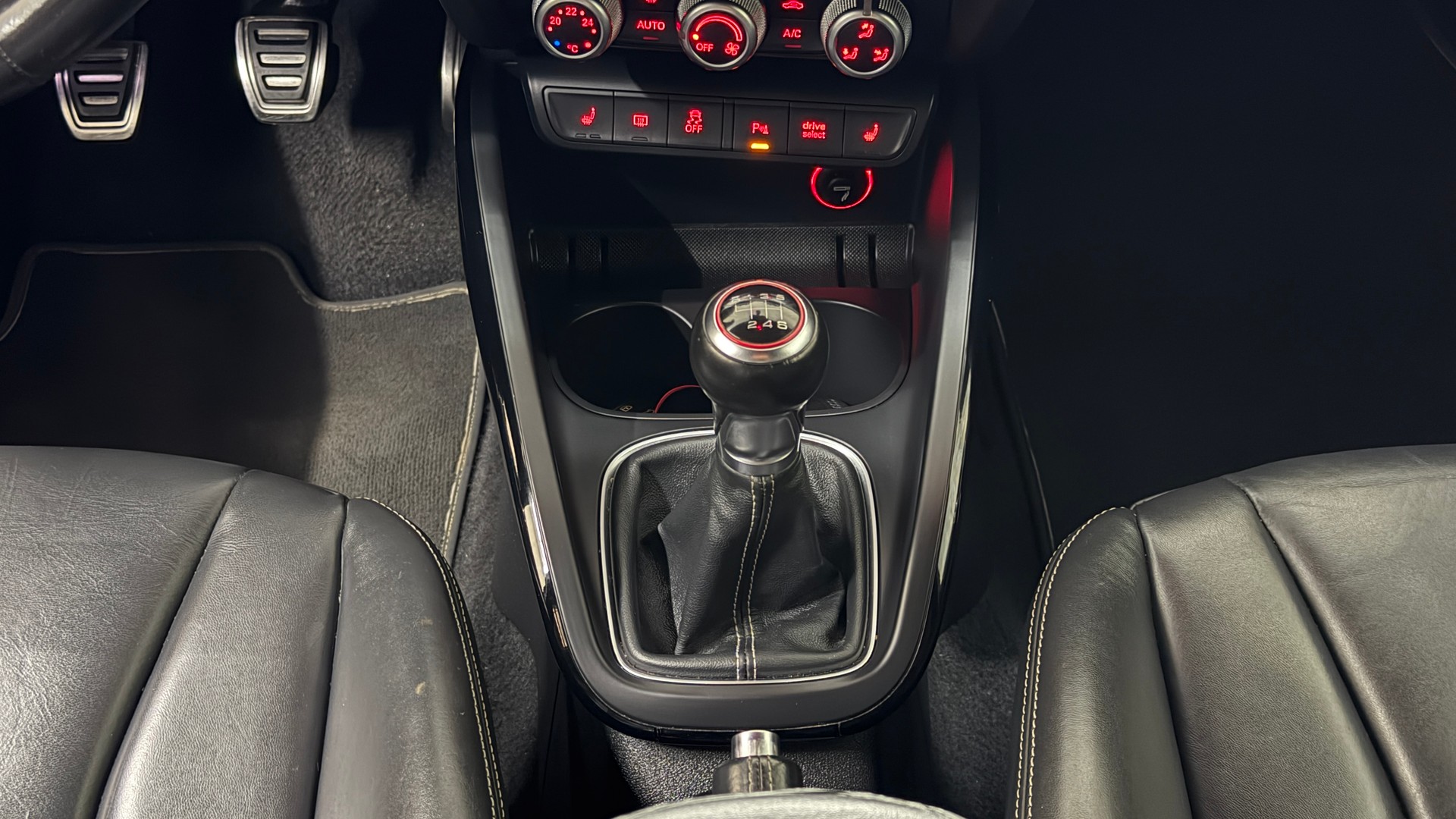 AUDI S1 Sportback 2.0 TFSI Sport quattro-image-10