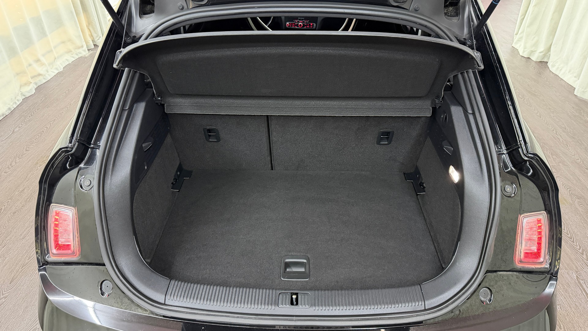 AUDI S1 Sportback 2.0 TFSI Sport quattro-image-14
