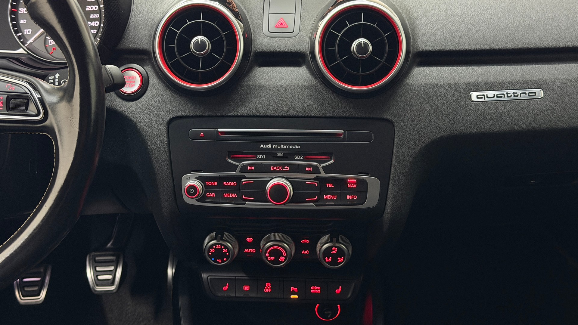 AUDI S1 Sportback 2.0 TFSI Sport quattro-image-12