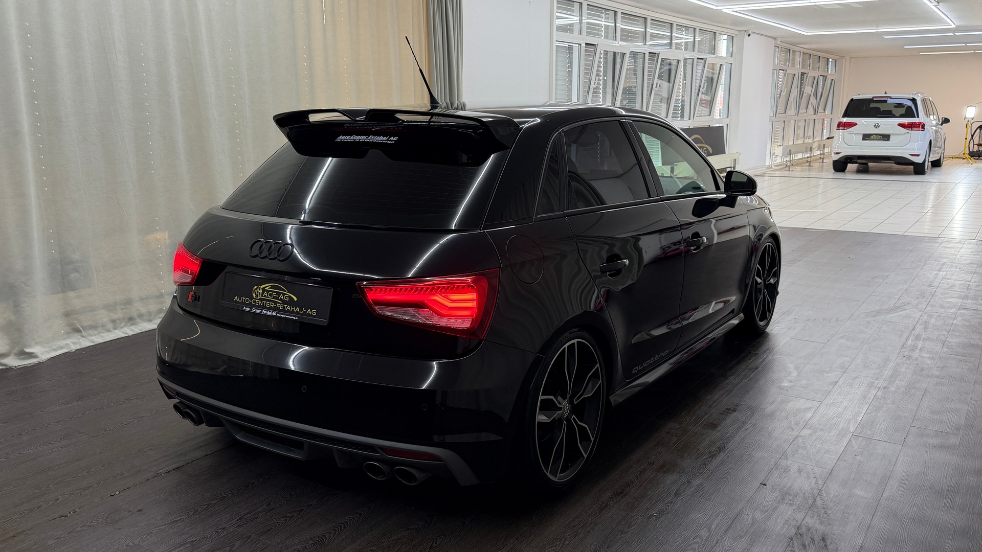 AUDI S1 Sportback 2.0 TFSI Sport quattro-image-3