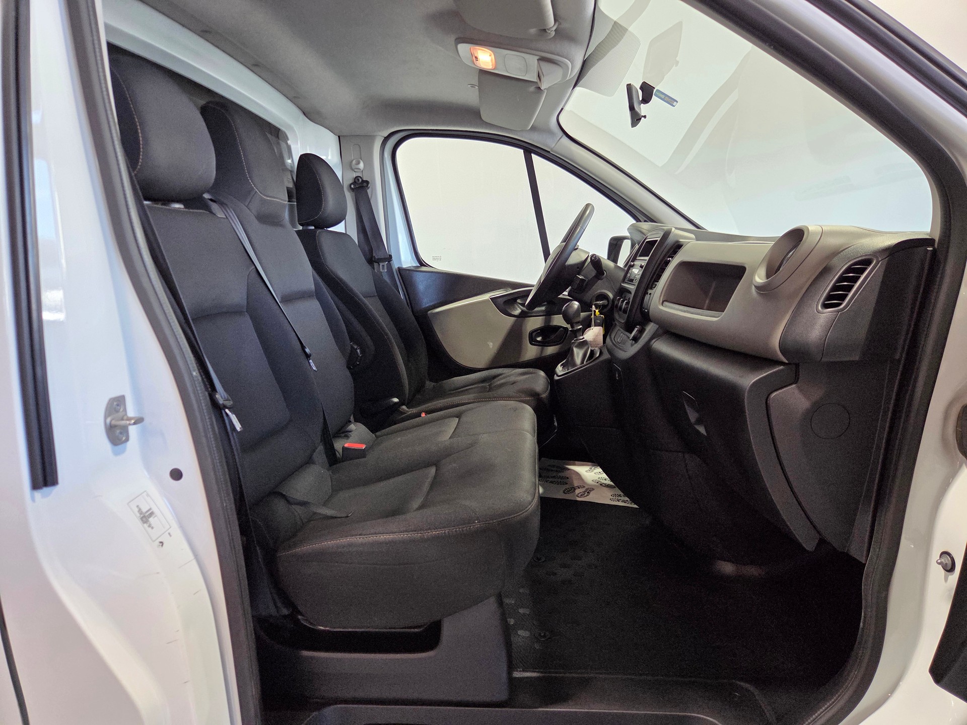 RENAULT Trafic Kaw. 2.9 t L2 H1 1.6 dCi 125 TwinTurbo Business-image-9