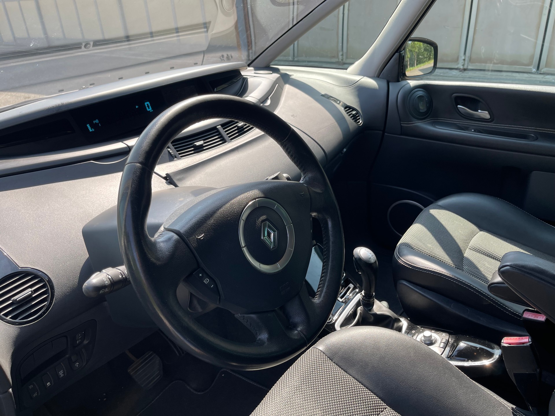 RENAULT Espace 2.0 dCi Dynamique Automatic-image-9
