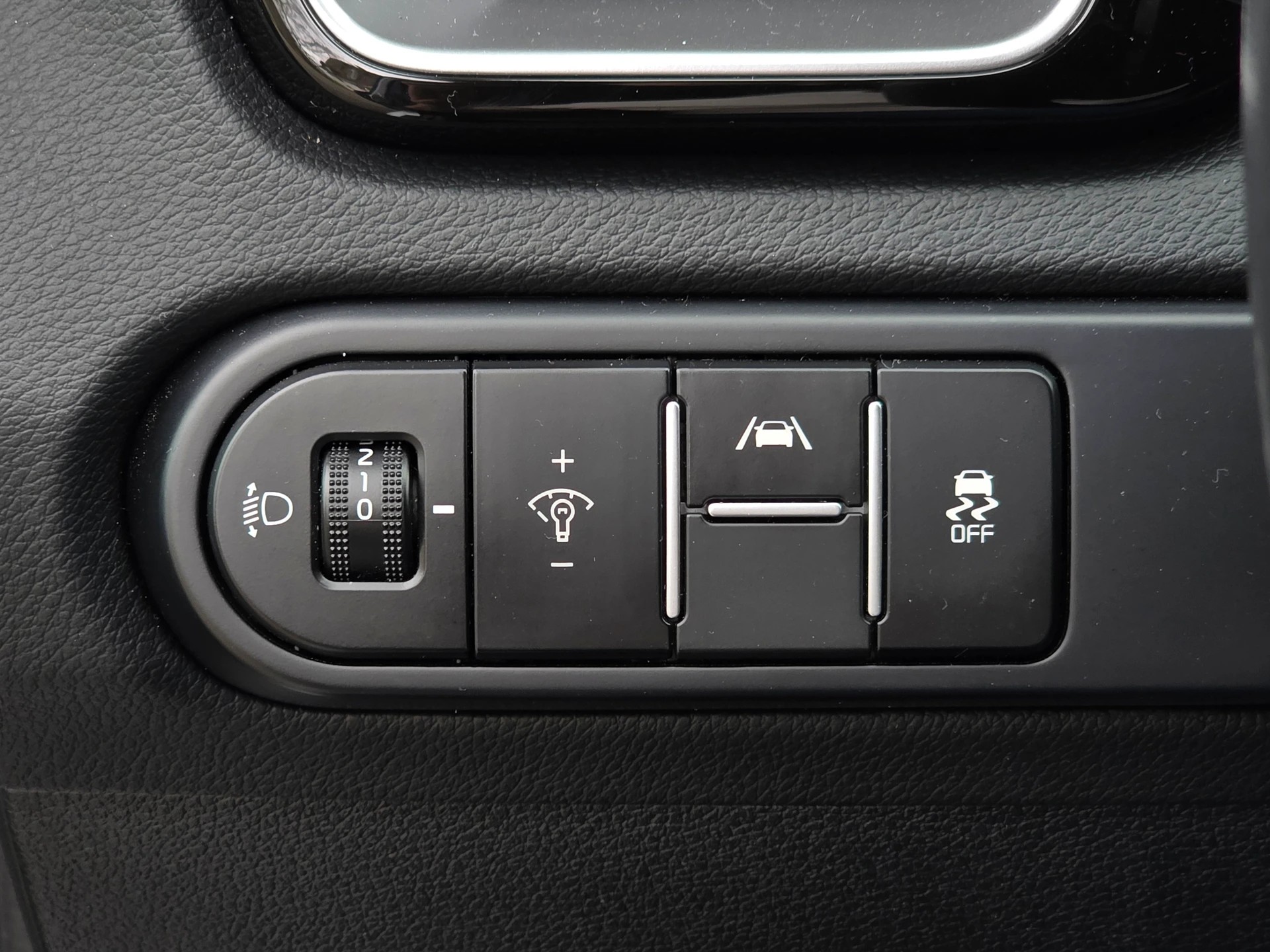 KIA Ceed 1.5 T-GDi MHEV Power DCT * CH-Fahrzeug *-image-13