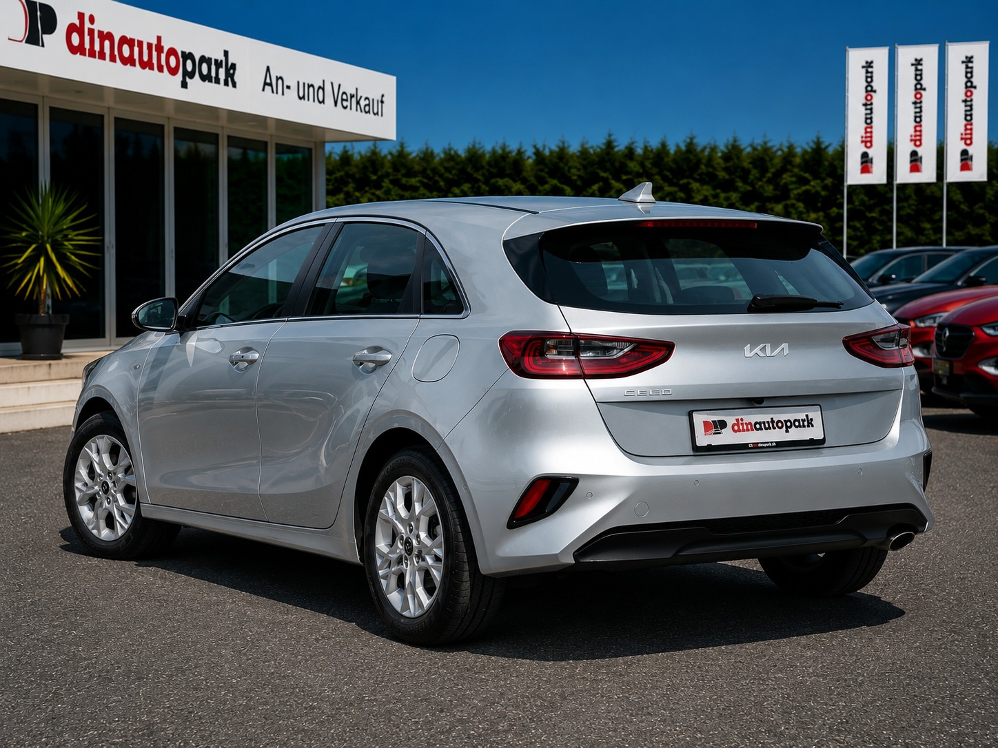KIA Ceed 1.5 T-GDi MHEV Power DCT * CH-Fahrzeug *-image-4