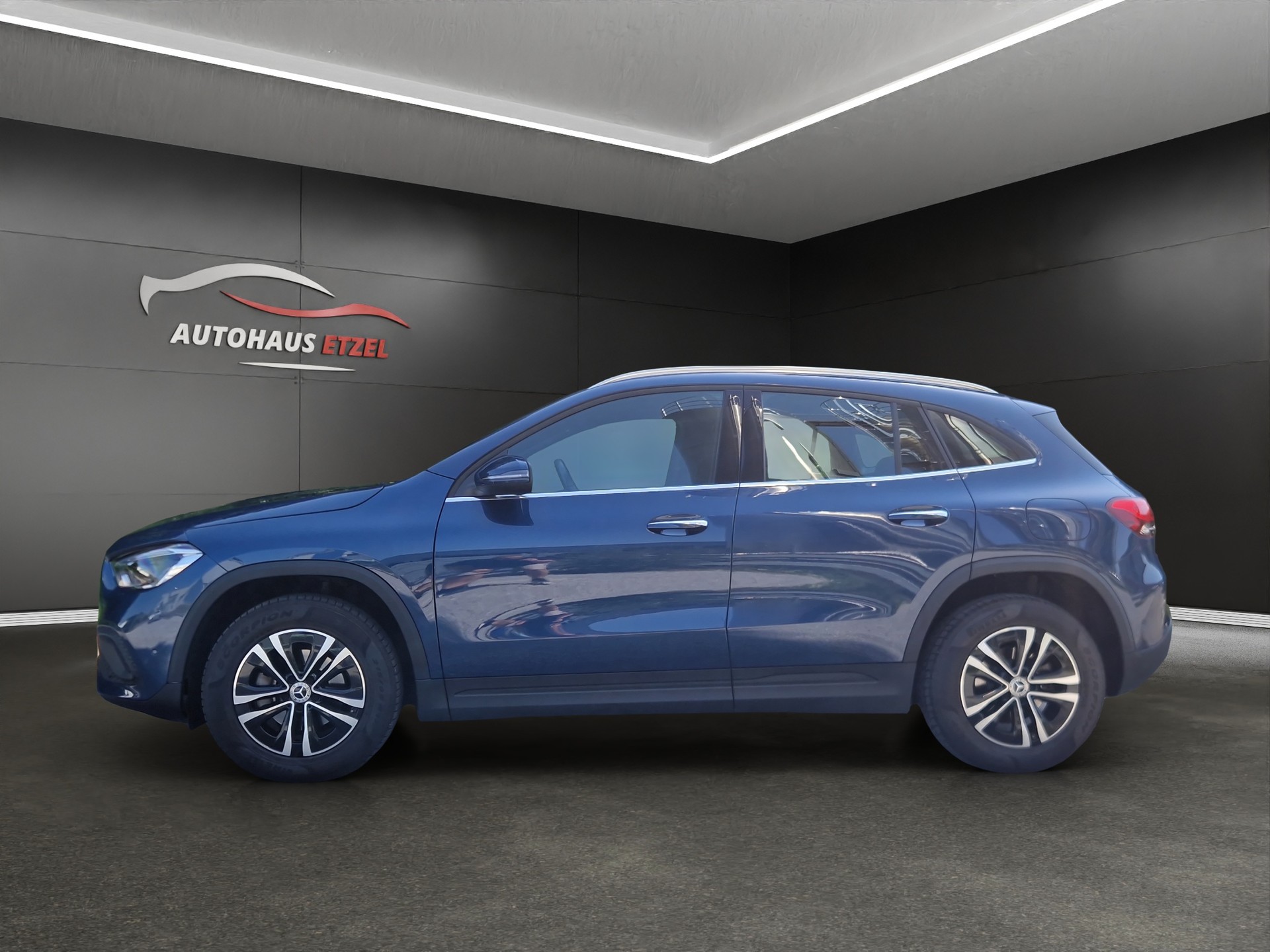MERCEDES-BENZ GLA 180 Style 7G-DCT-image-1