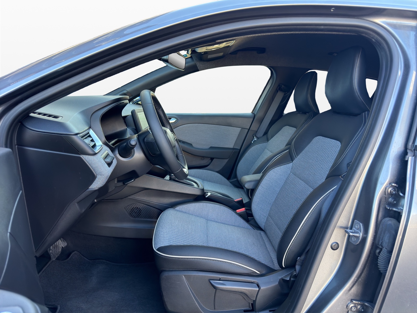 RENAULT Clio 1.6 E-Tech Techno-image-6